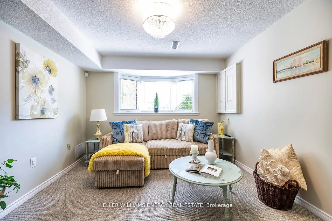 623 Dunrobin Court