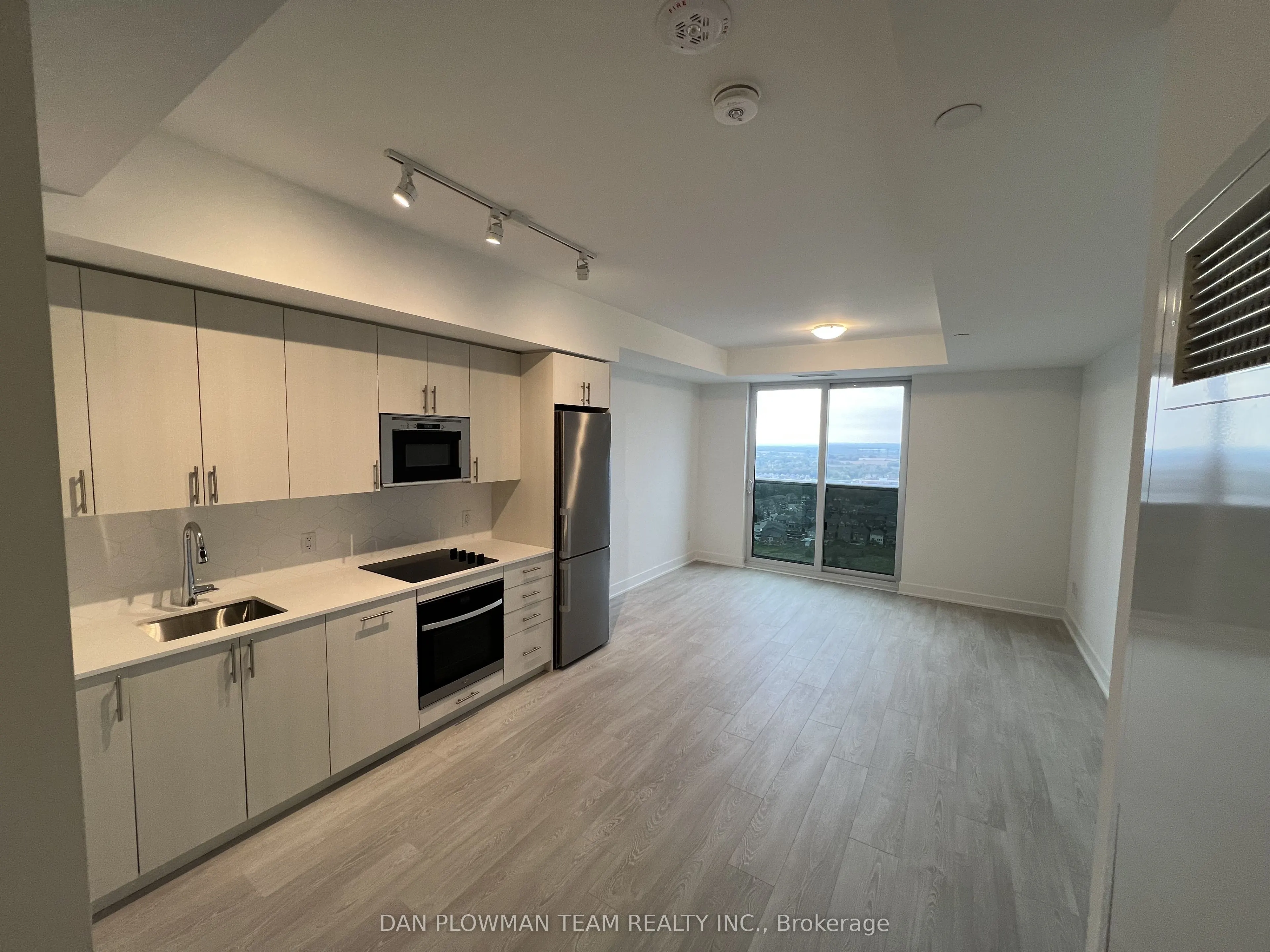 2545 Simcoe Street N, #PH09