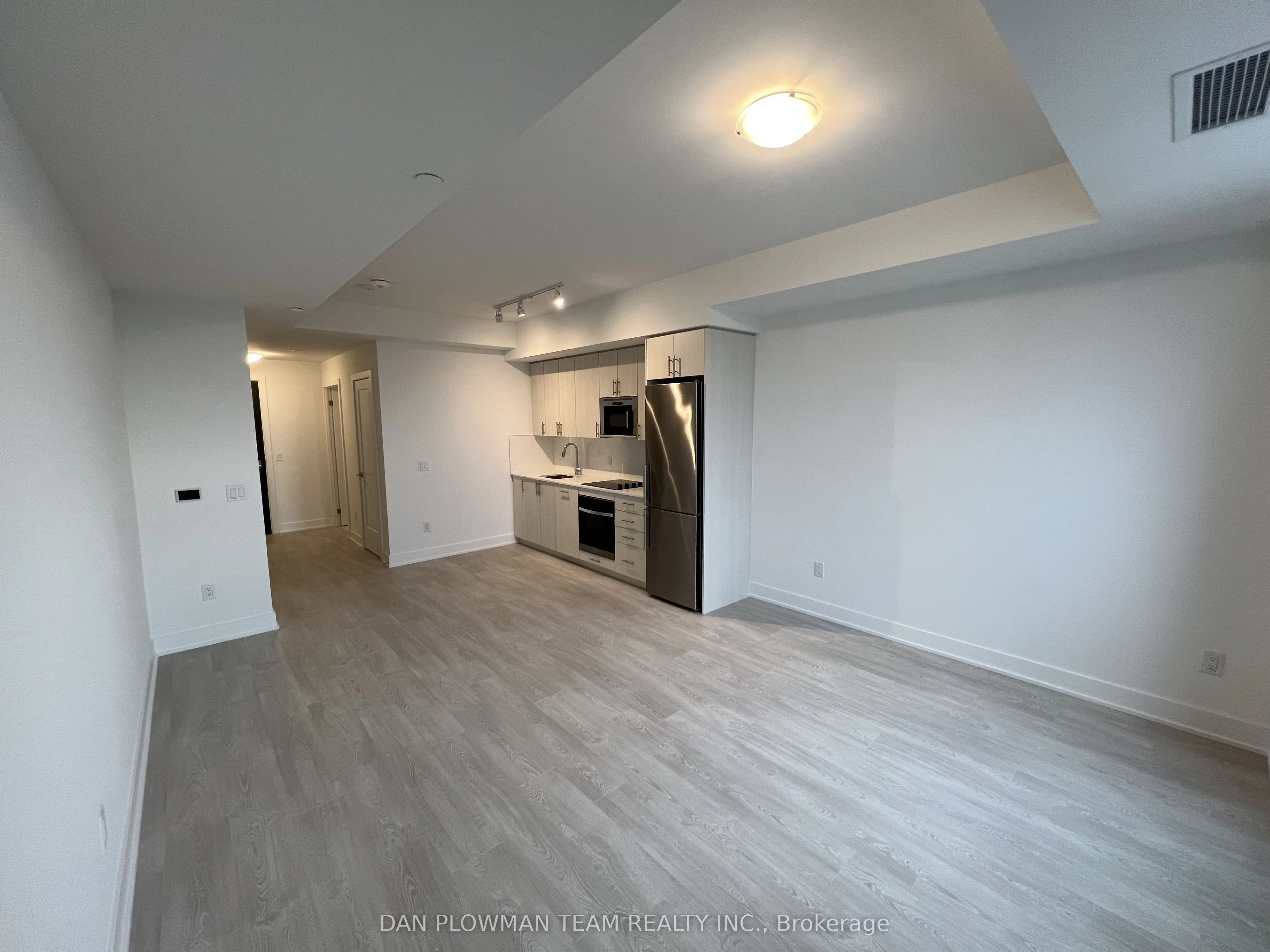 2545 Simcoe Street N, #PH09