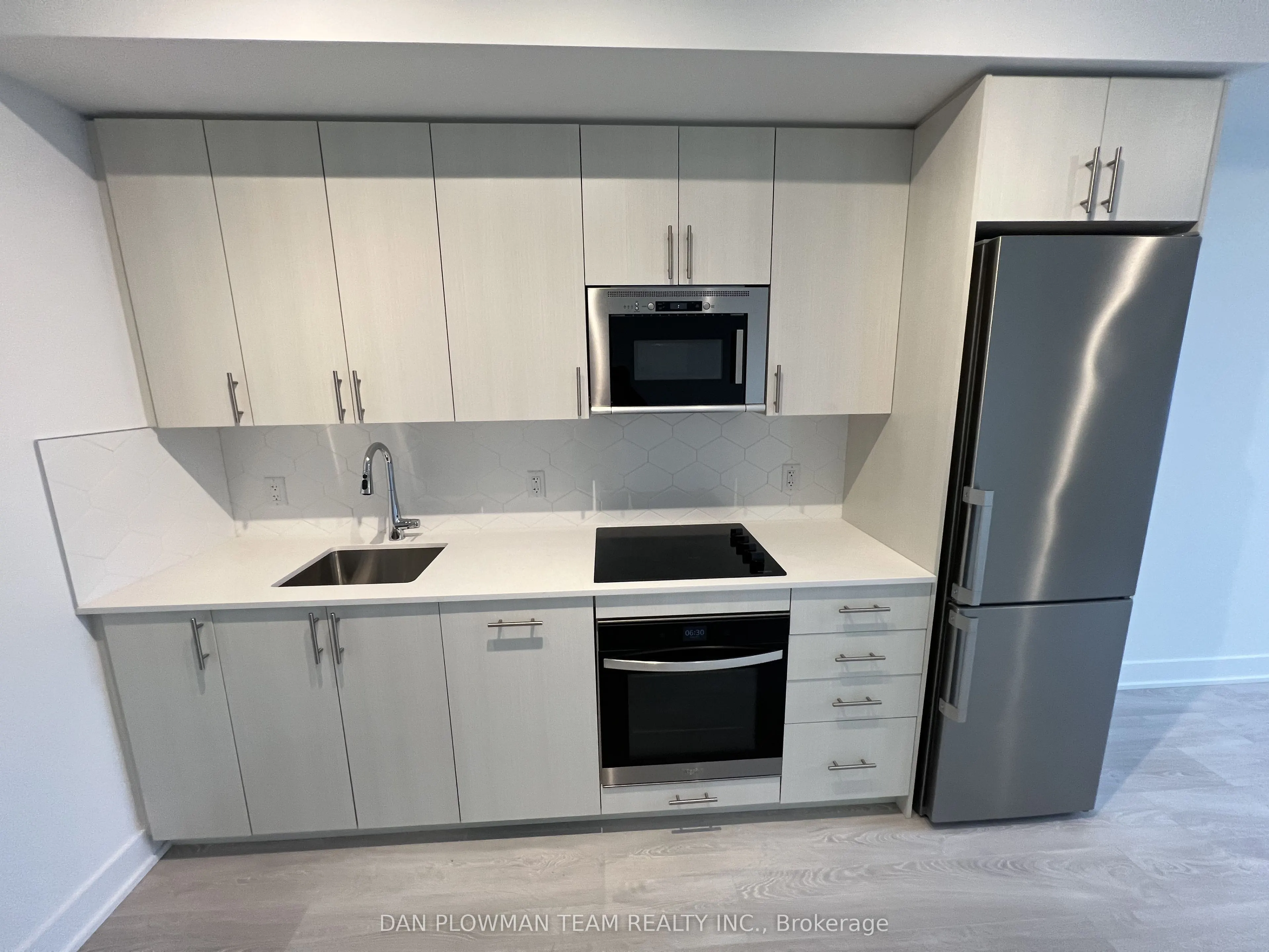 2545 Simcoe Street N, #PH09