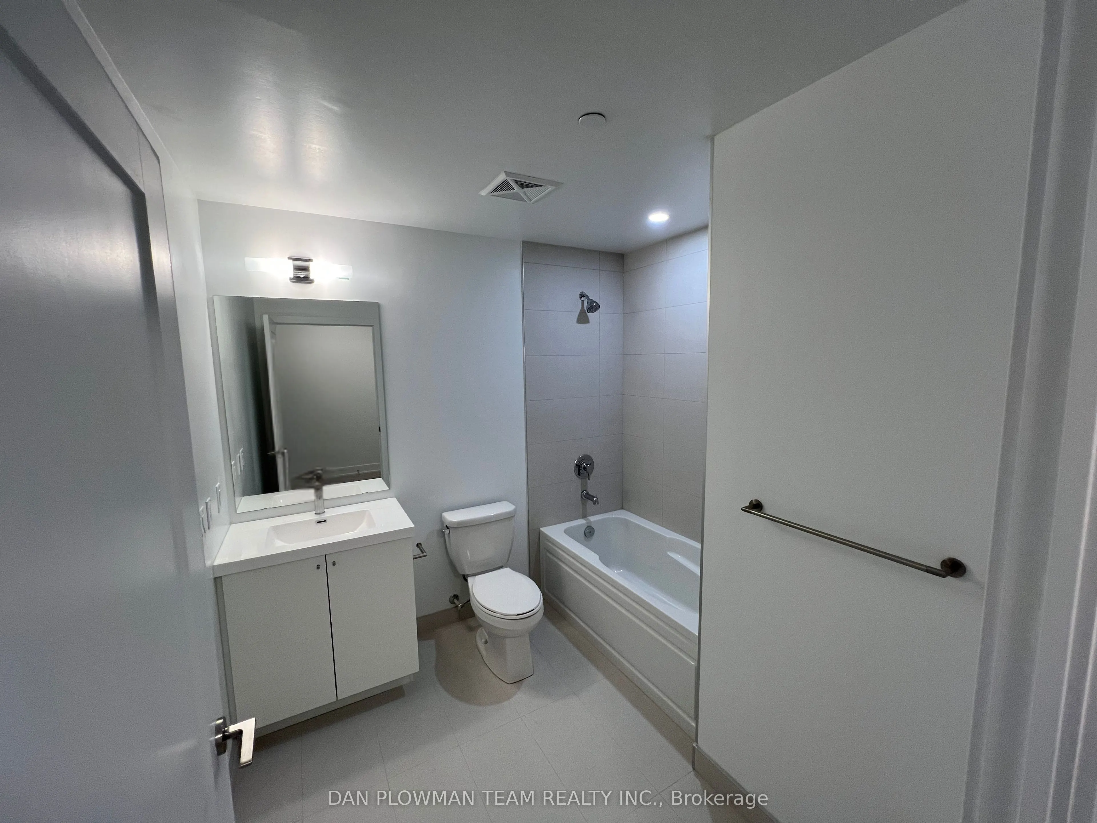 2545 Simcoe Street N, #PH09