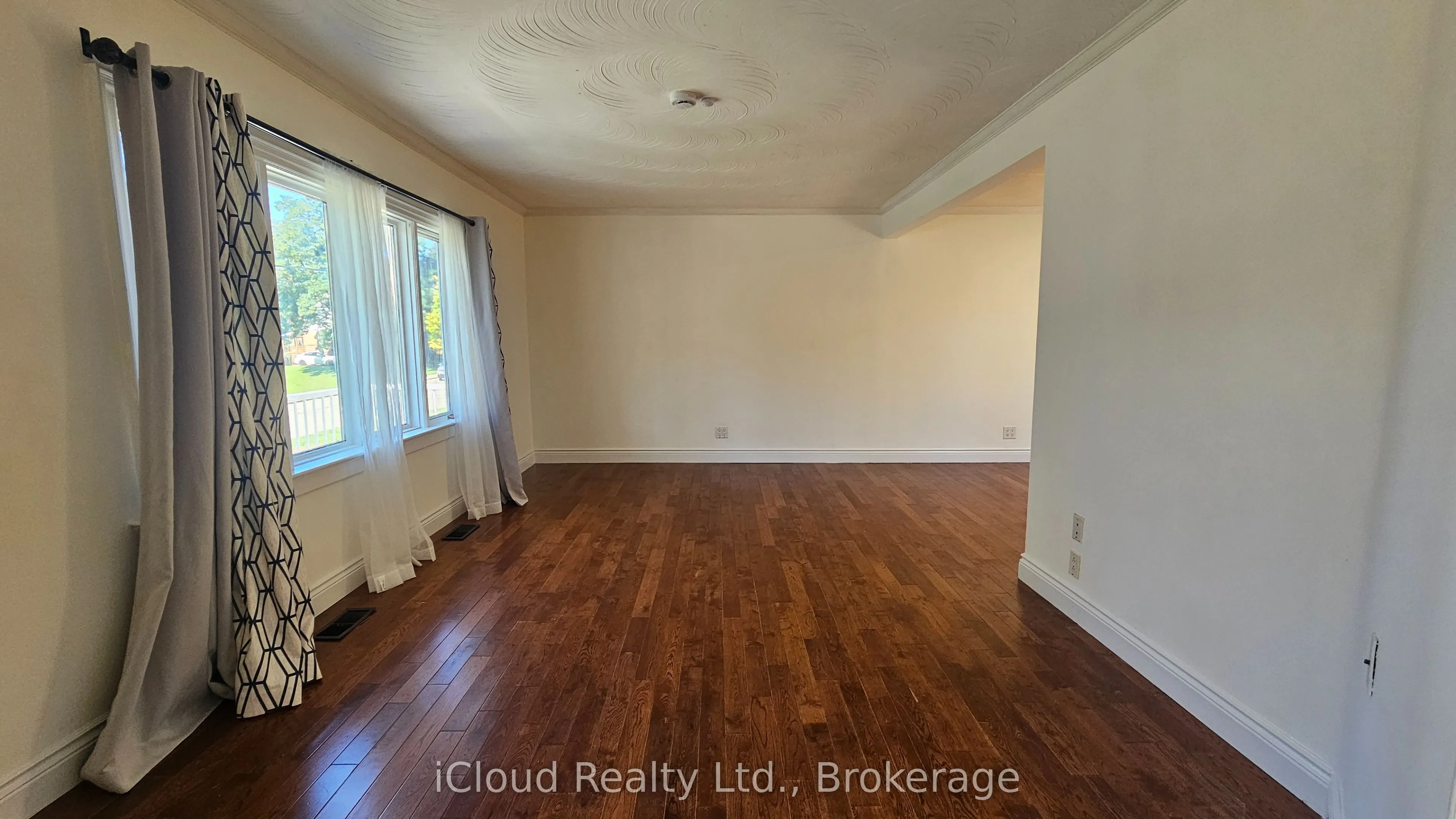 111 Bexhill Avenue, #Main