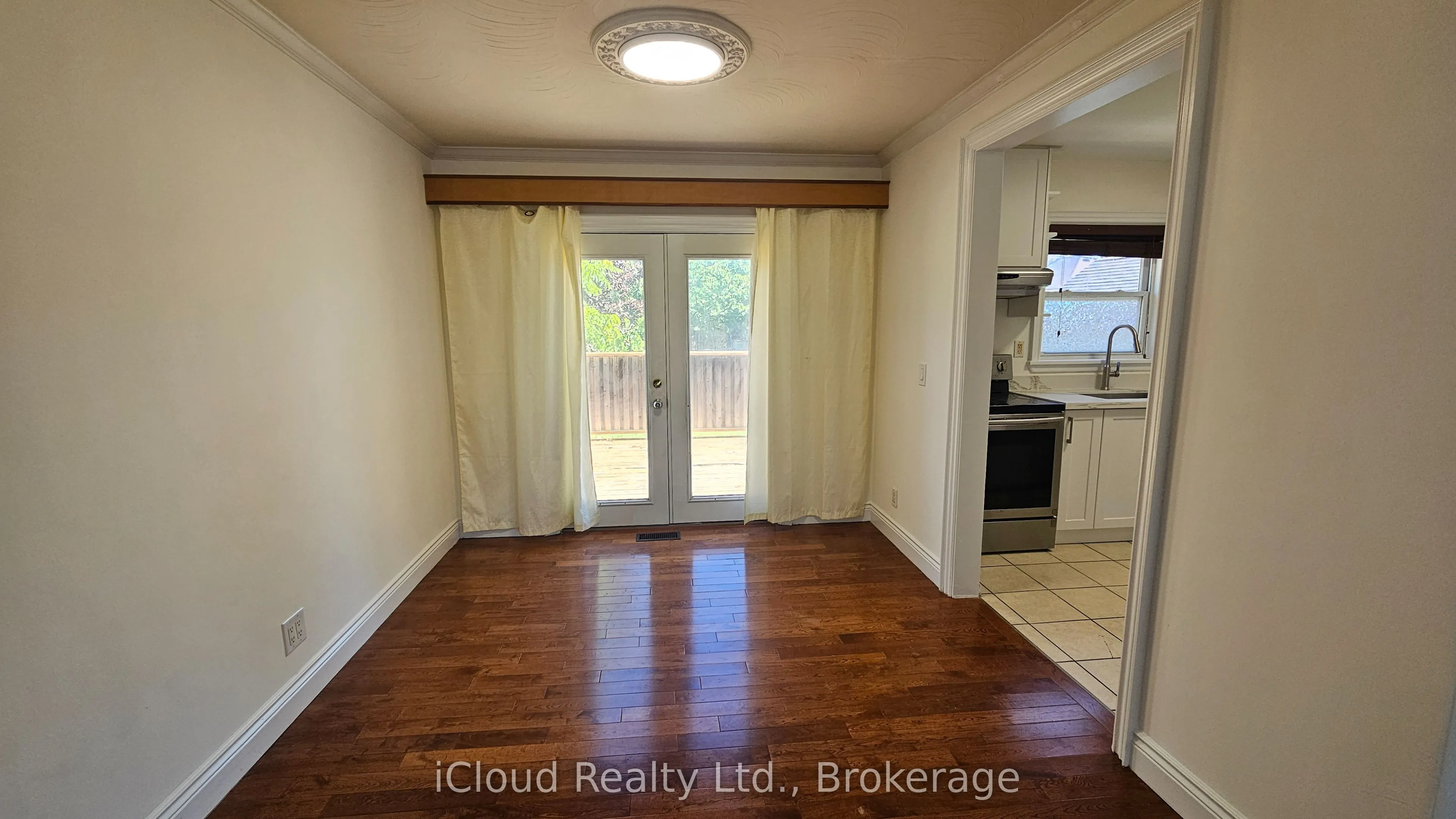111 Bexhill Avenue, #Main