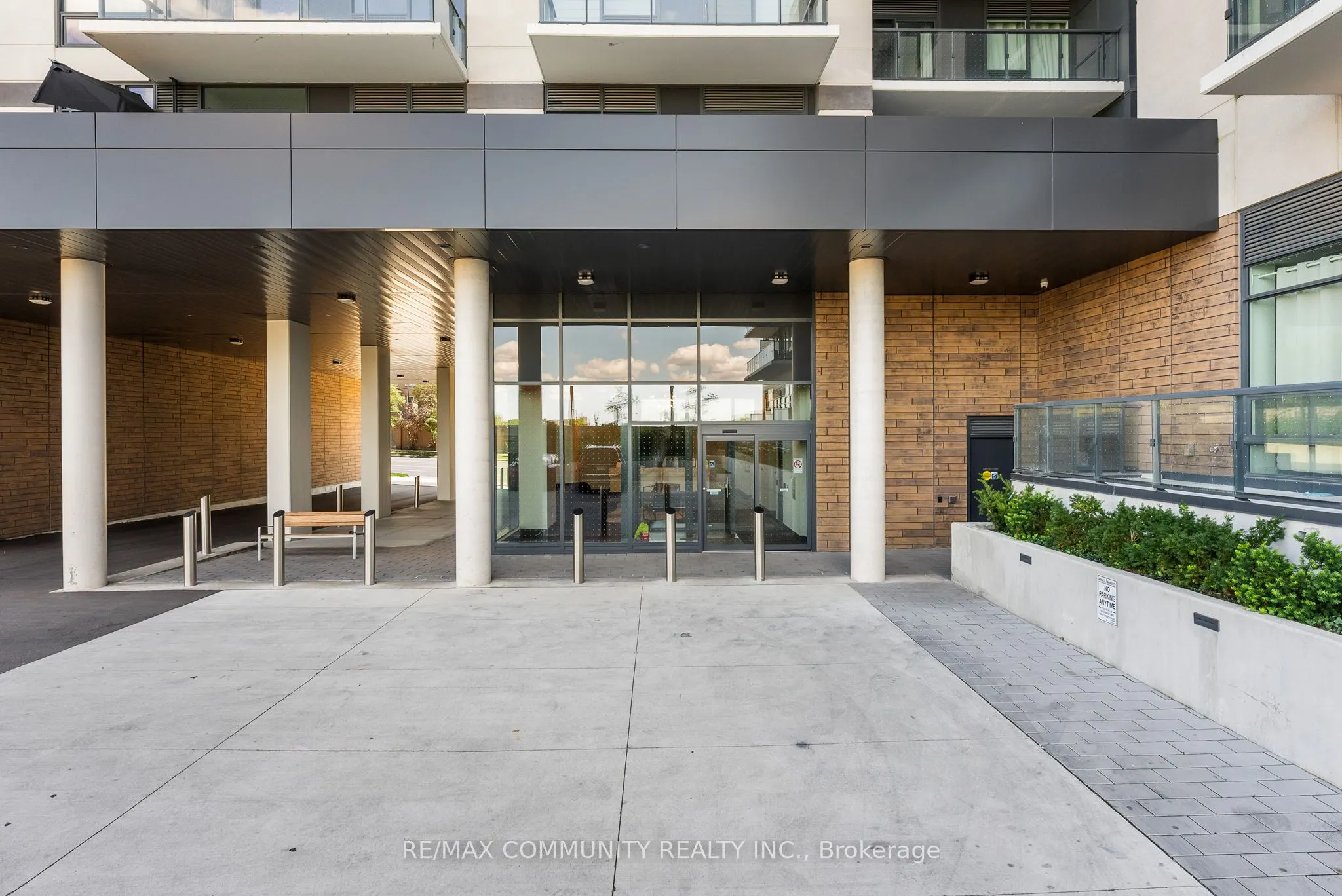 1350 Ellesmere Road, #206