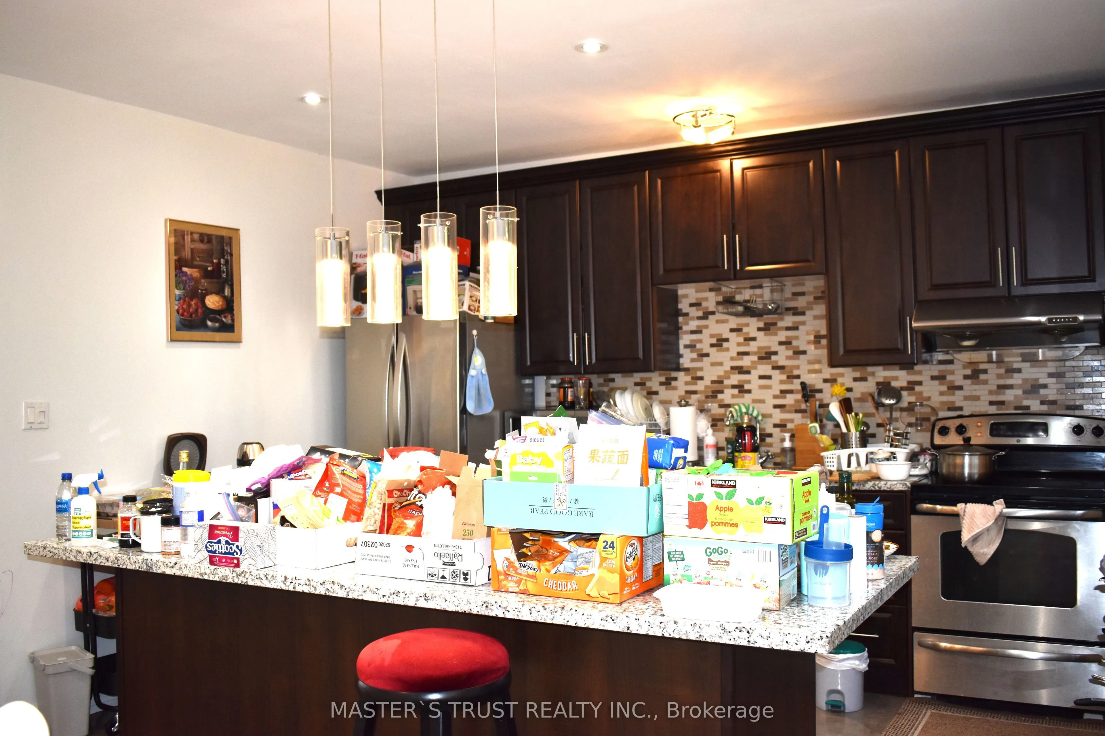 966 Dundas Street E