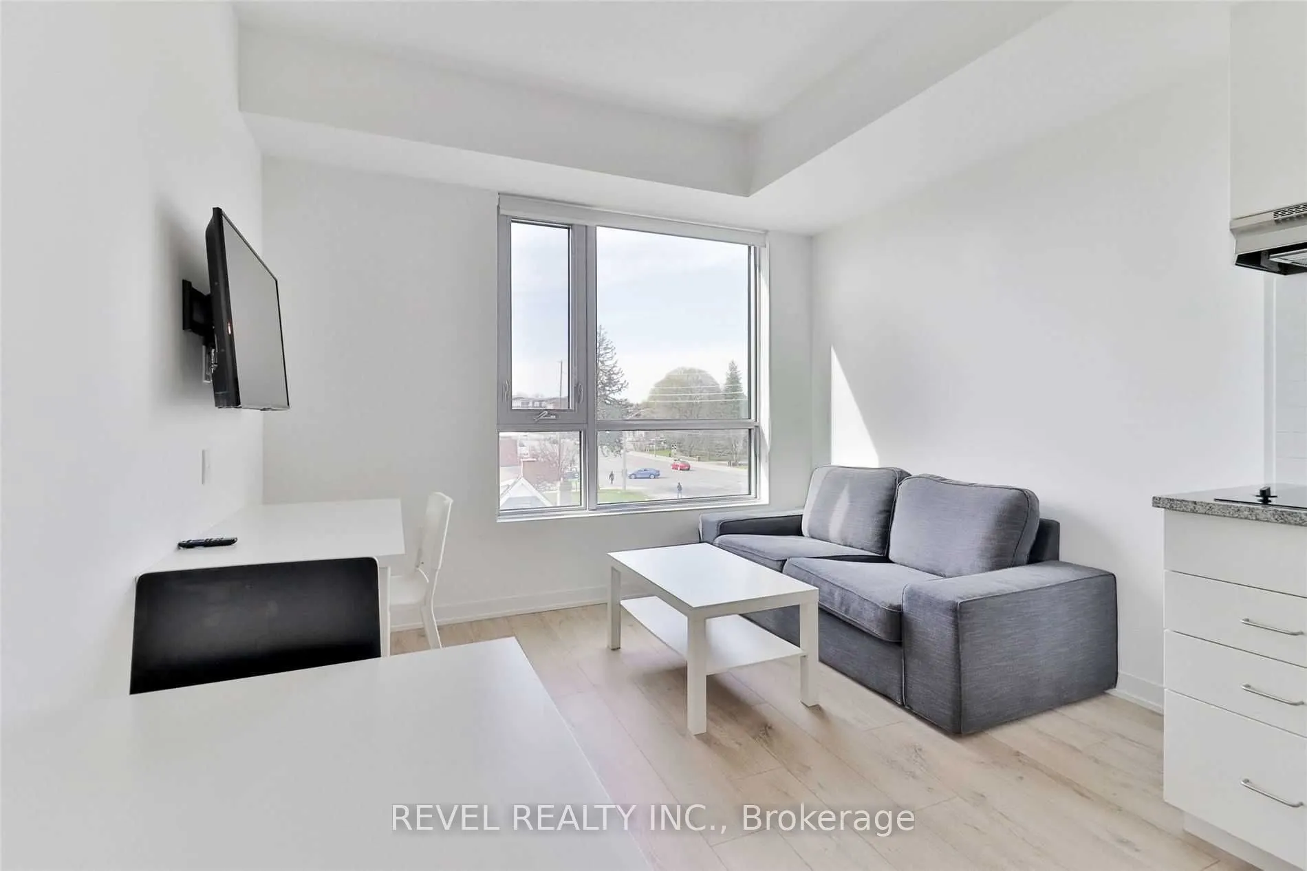 1800 Simcoe Street N, #204