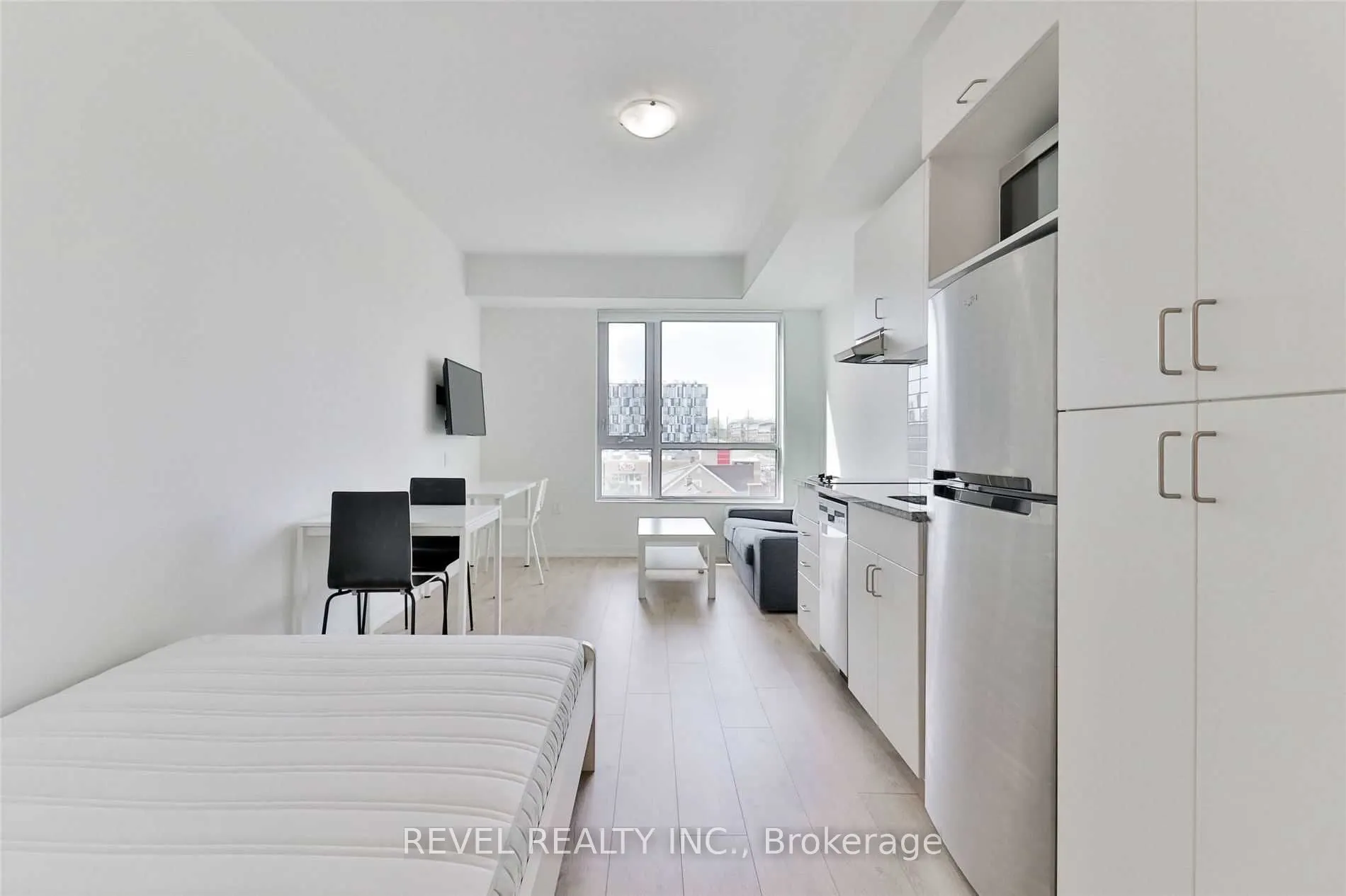 1800 Simcoe Street N, #204