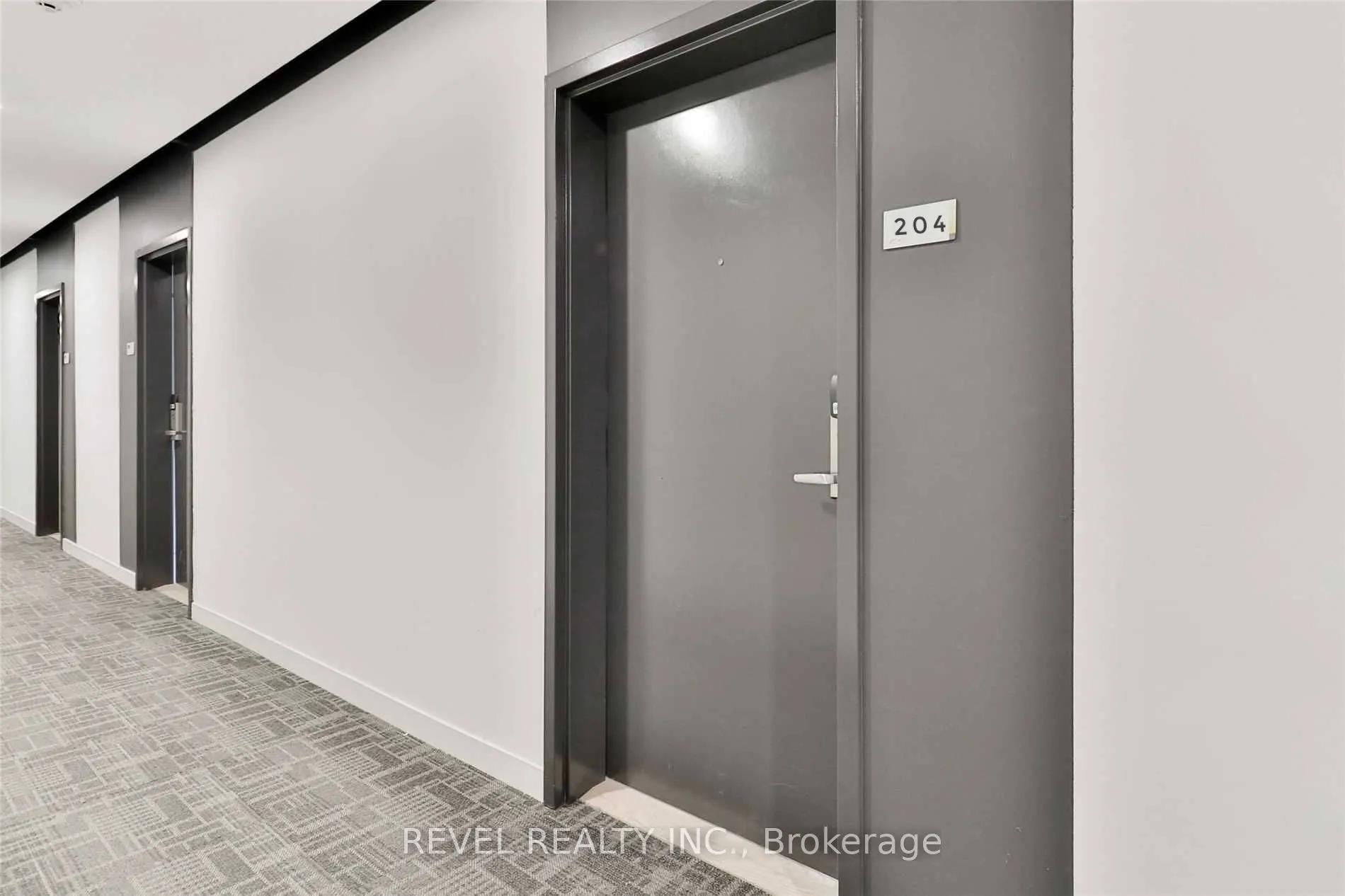 1800 Simcoe Street N, #204