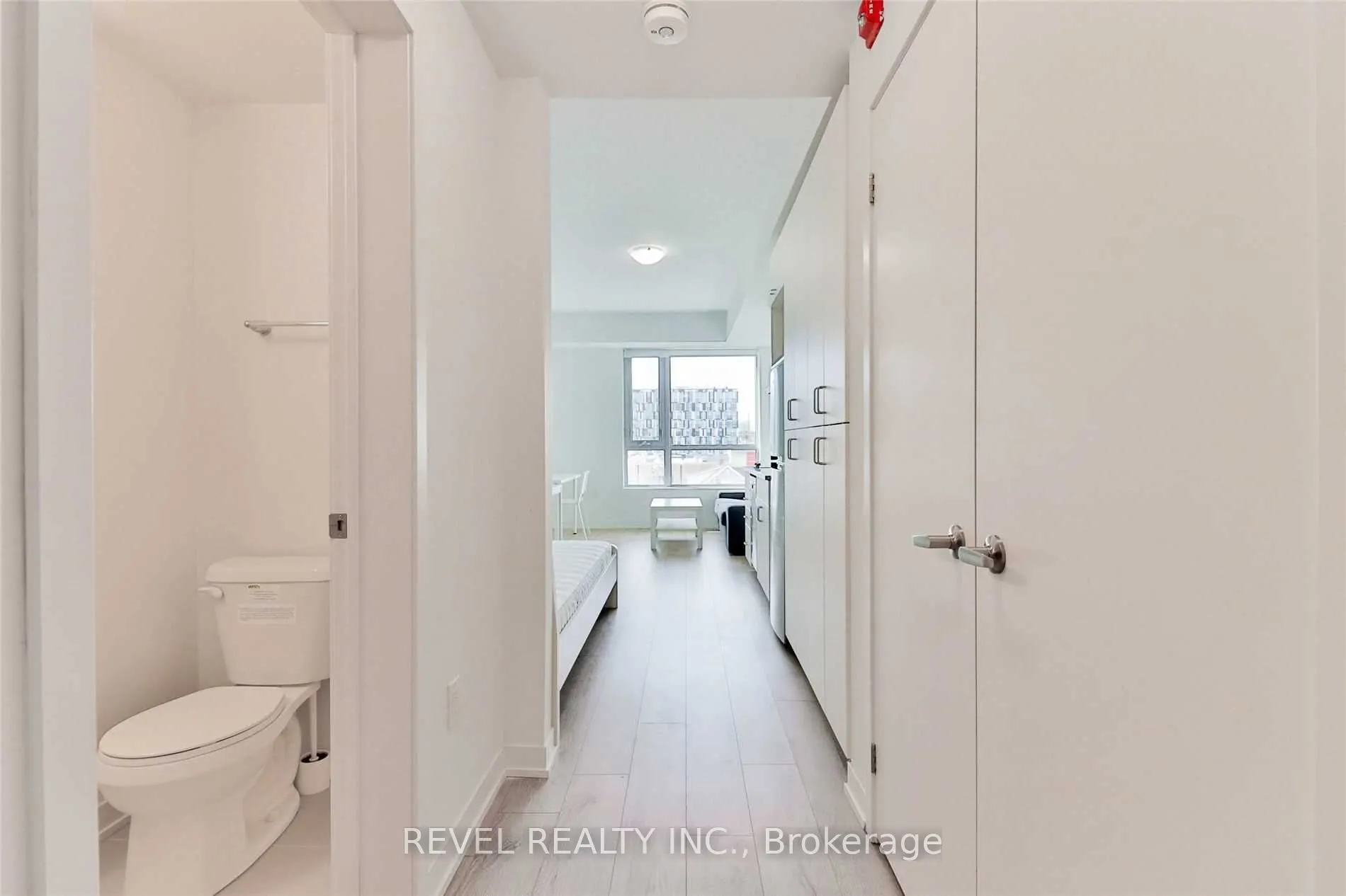 1800 Simcoe Street N, #204