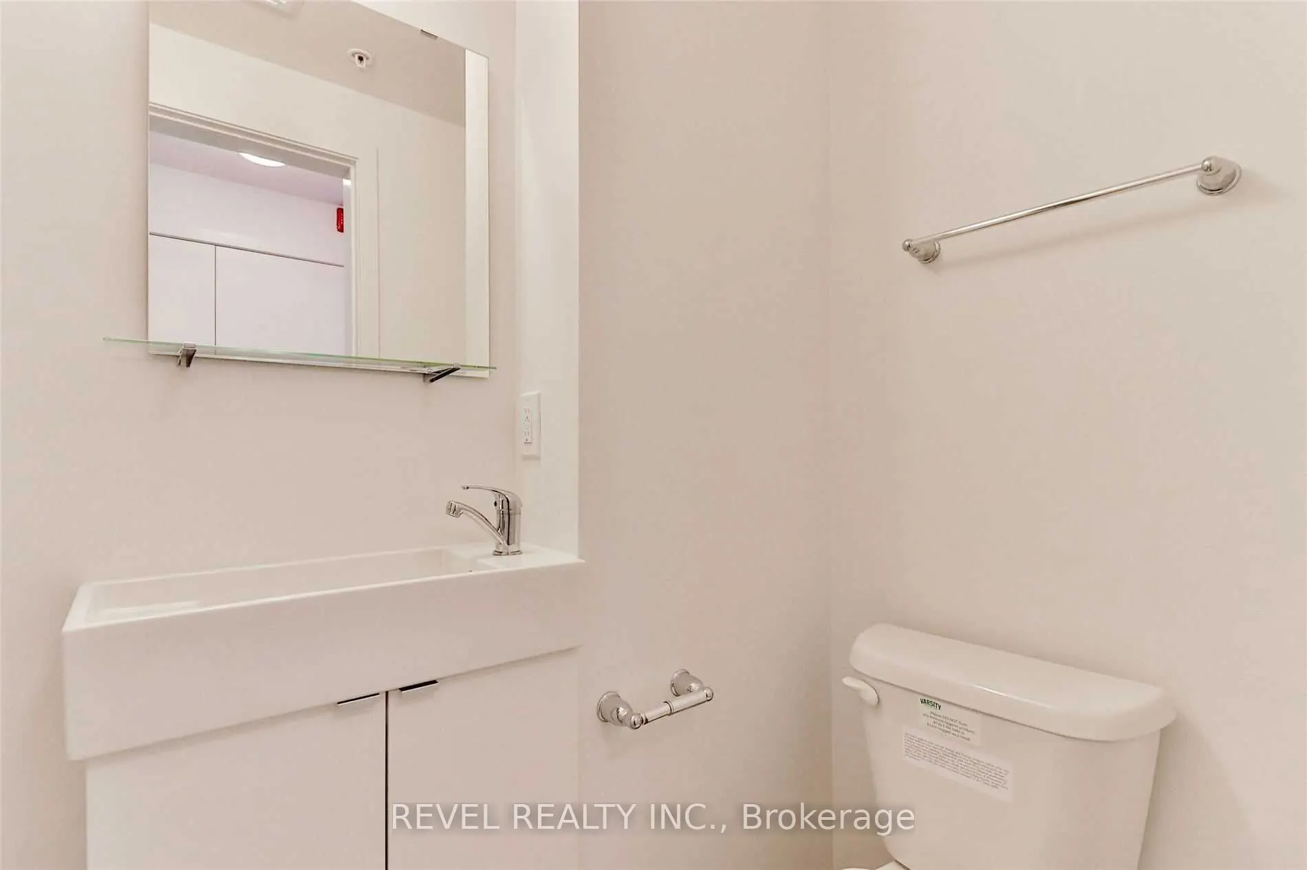 1800 Simcoe Street N, #204