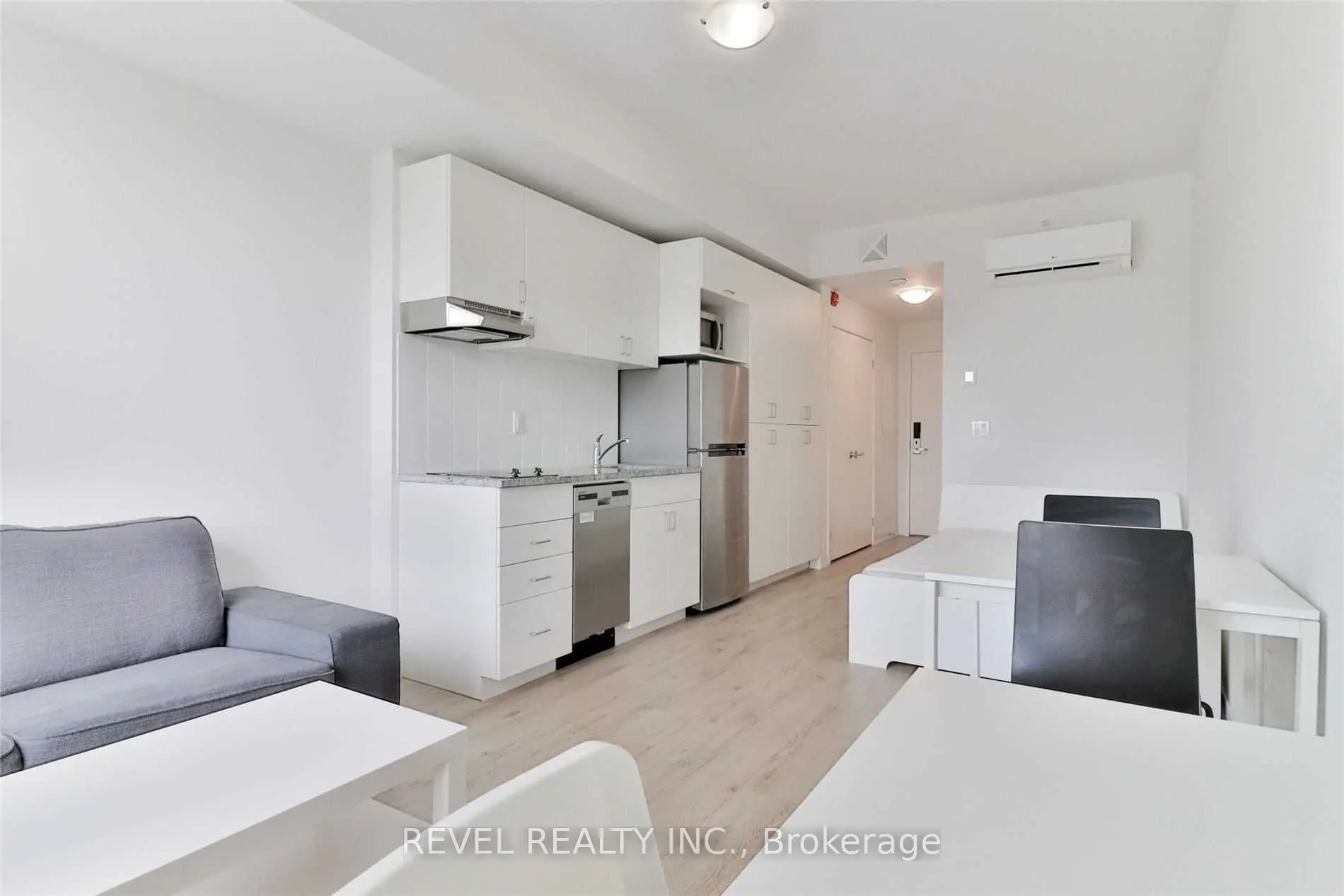 1800 Simcoe Street N, #204