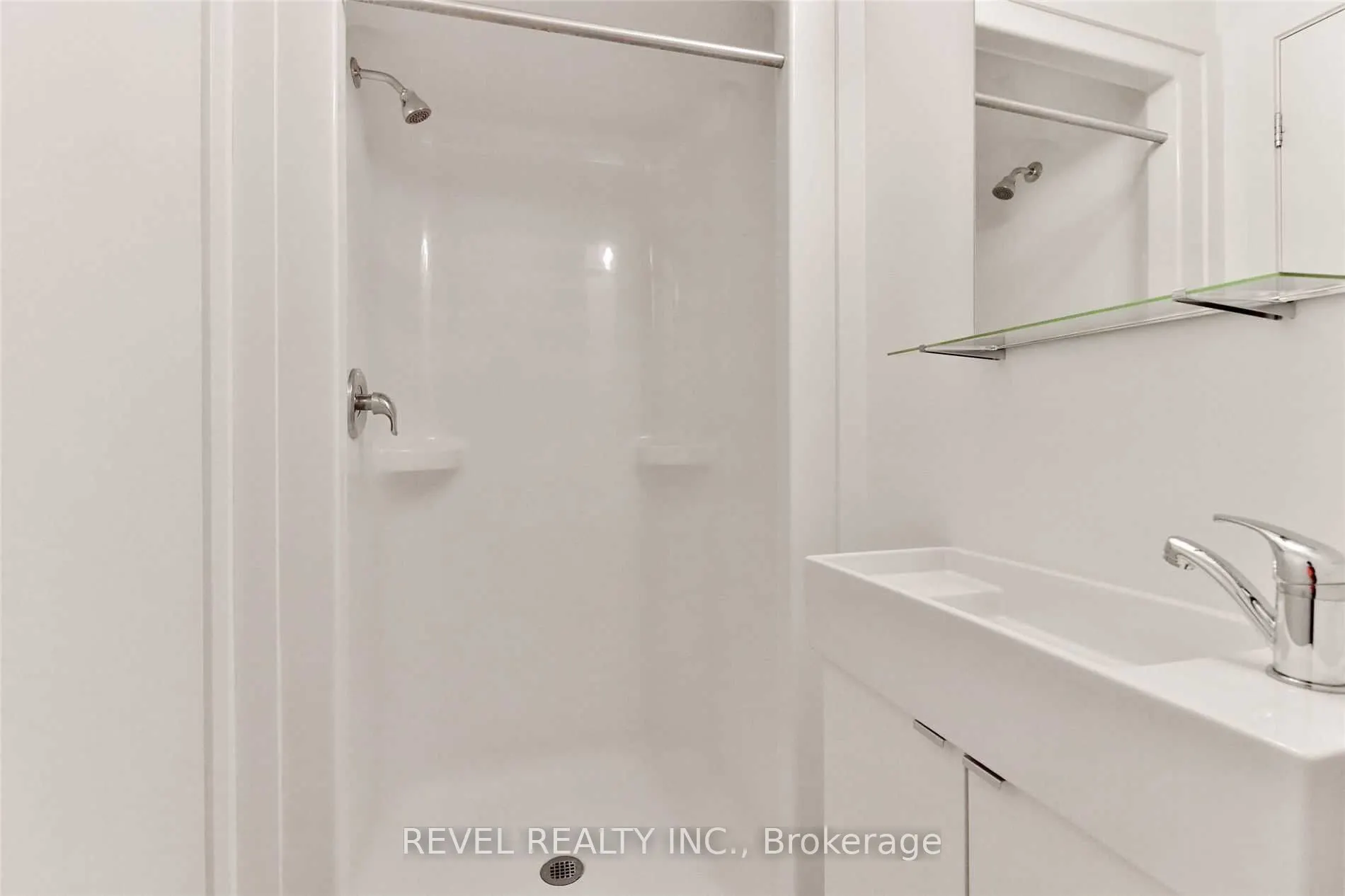 1800 Simcoe Street N, #204