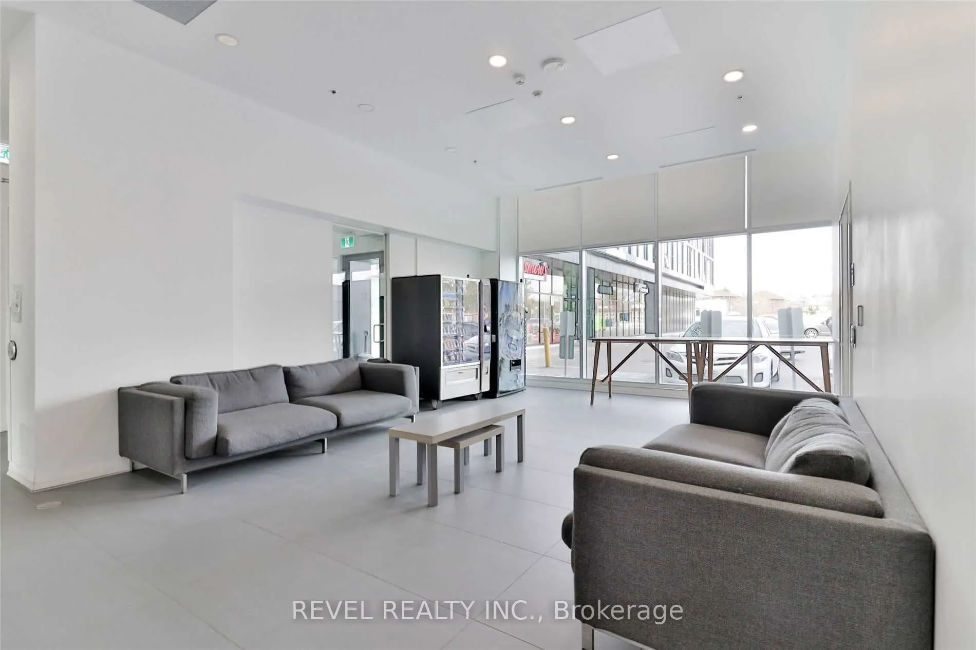 1800 Simcoe Street N, #204