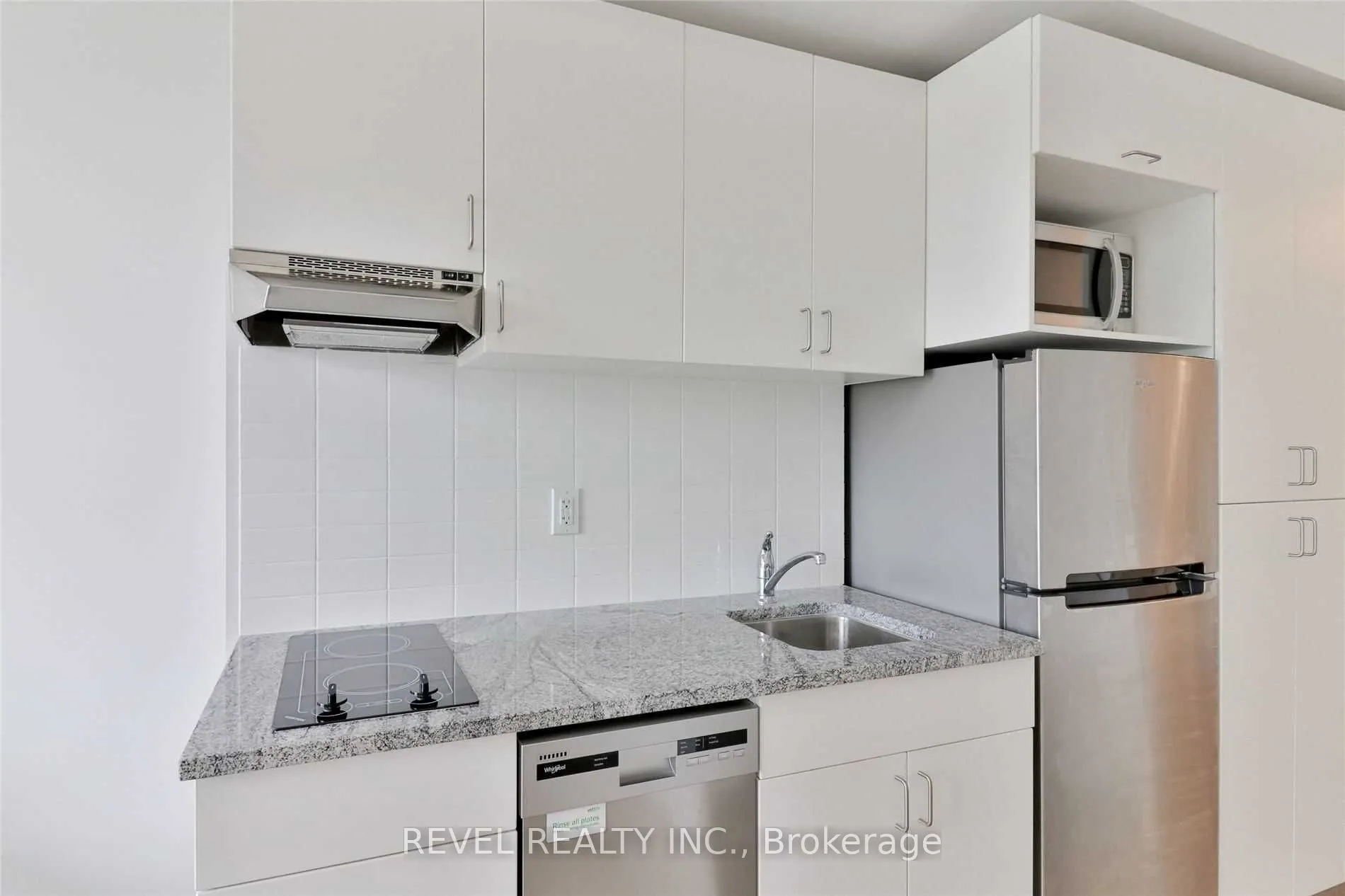 1800 Simcoe Street N, #204