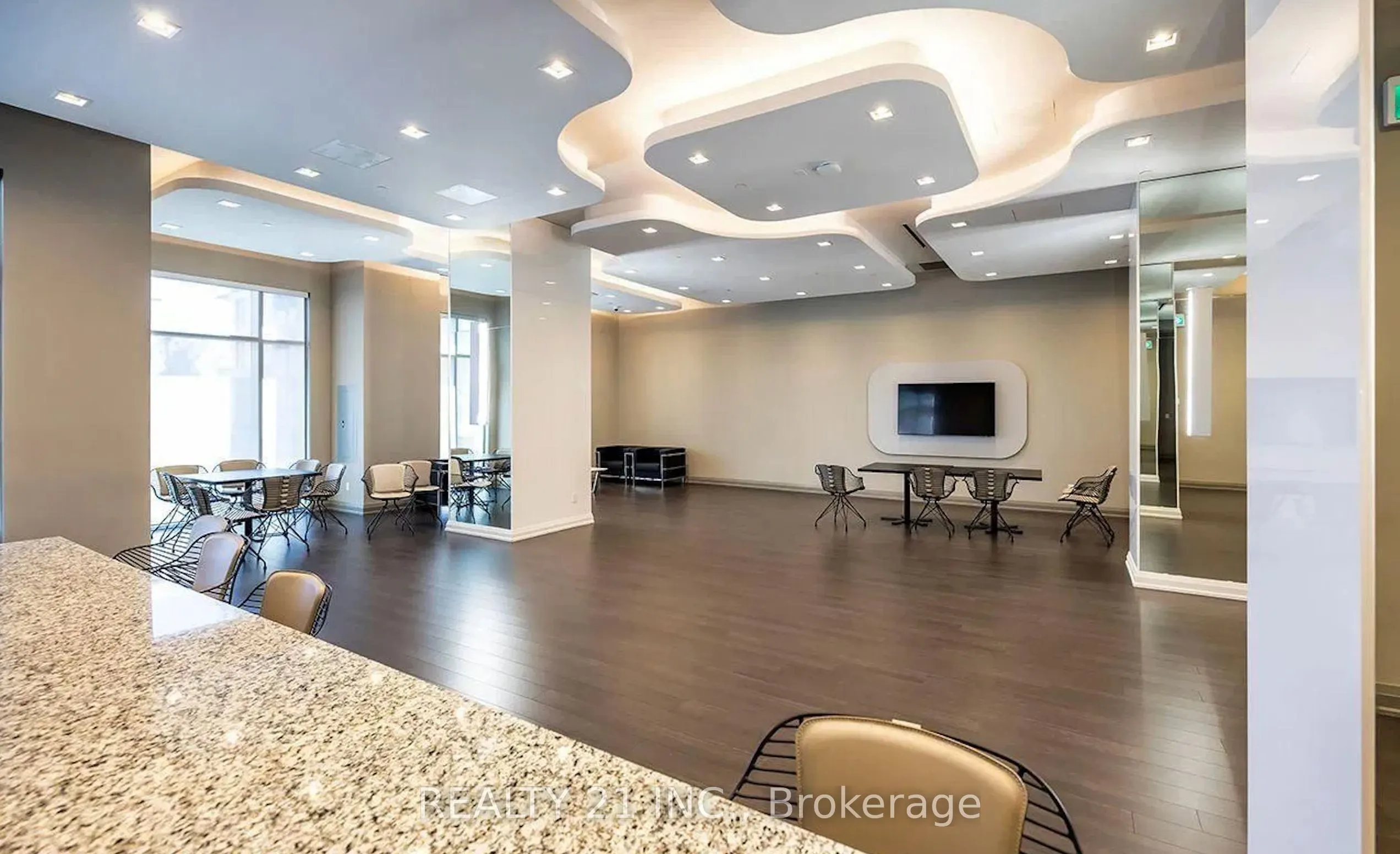 30 Meadowglen Place, #519