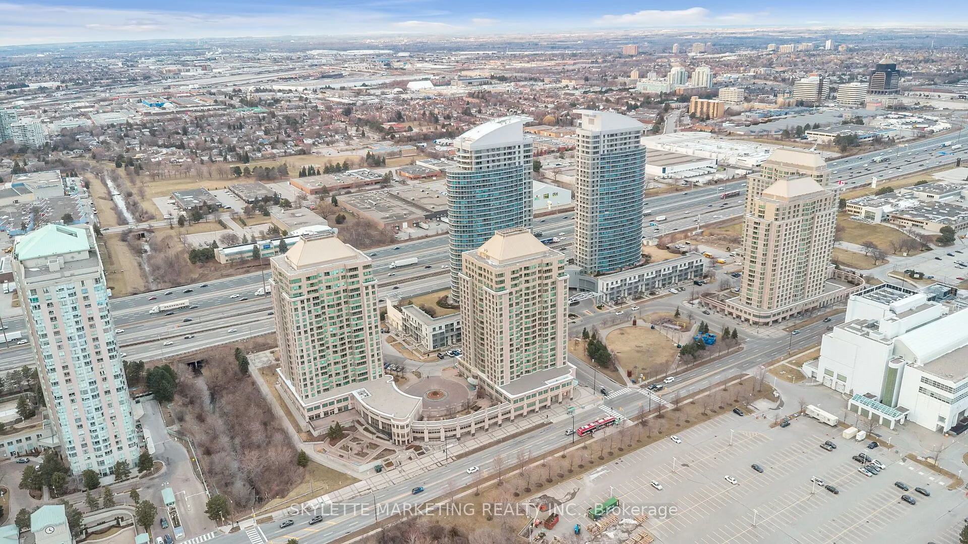 18 Lee Centre Drive, #PH205