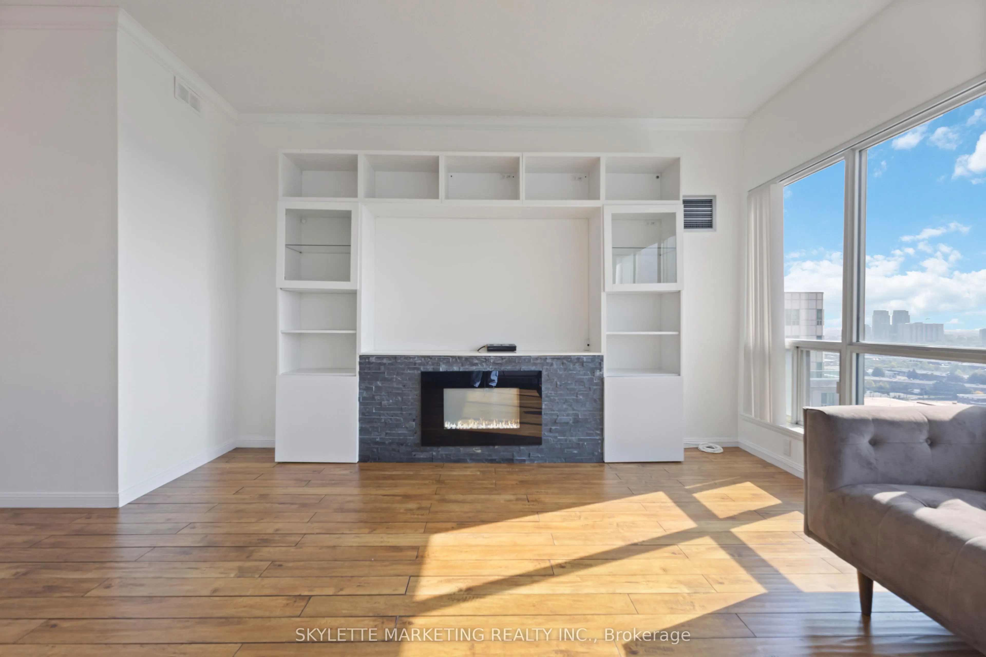 18 Lee Centre Drive, #PH205