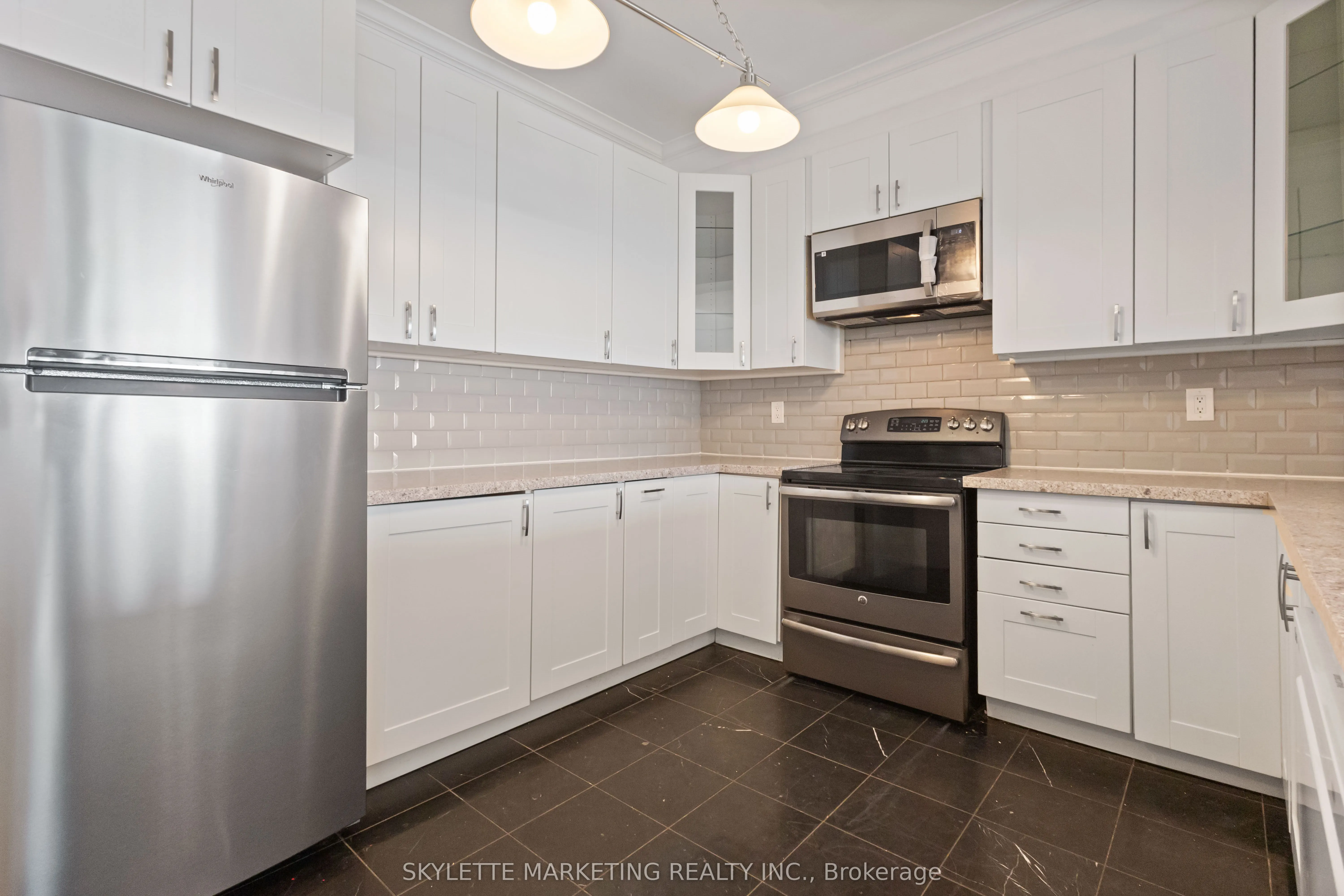 18 Lee Centre Drive, #PH205