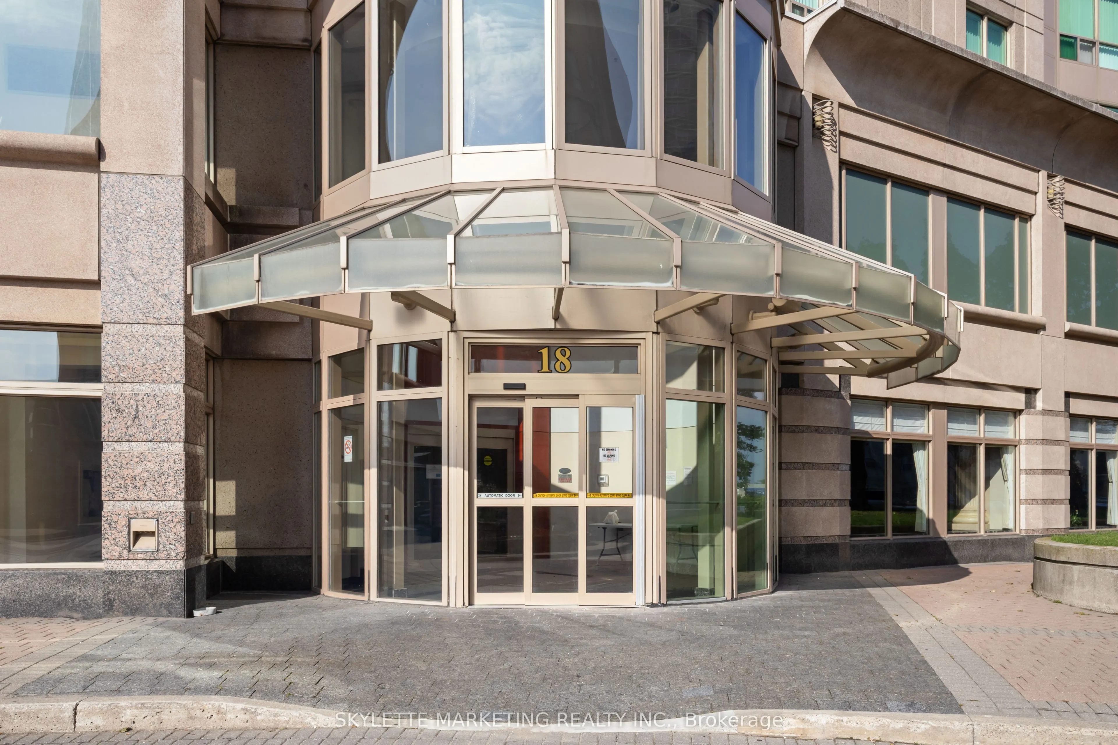 18 Lee Centre Drive, #PH205