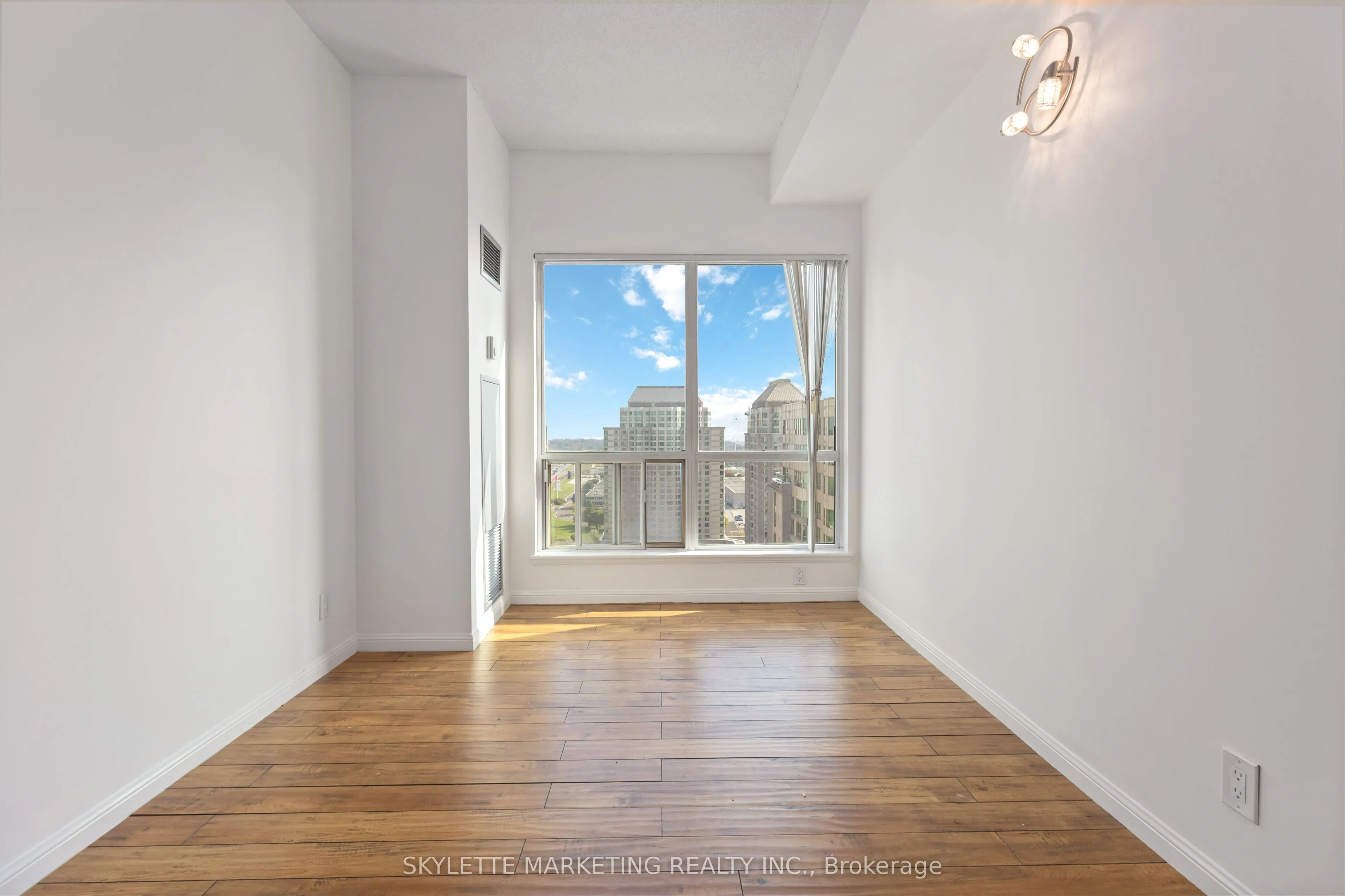 18 Lee Centre Drive, #PH205