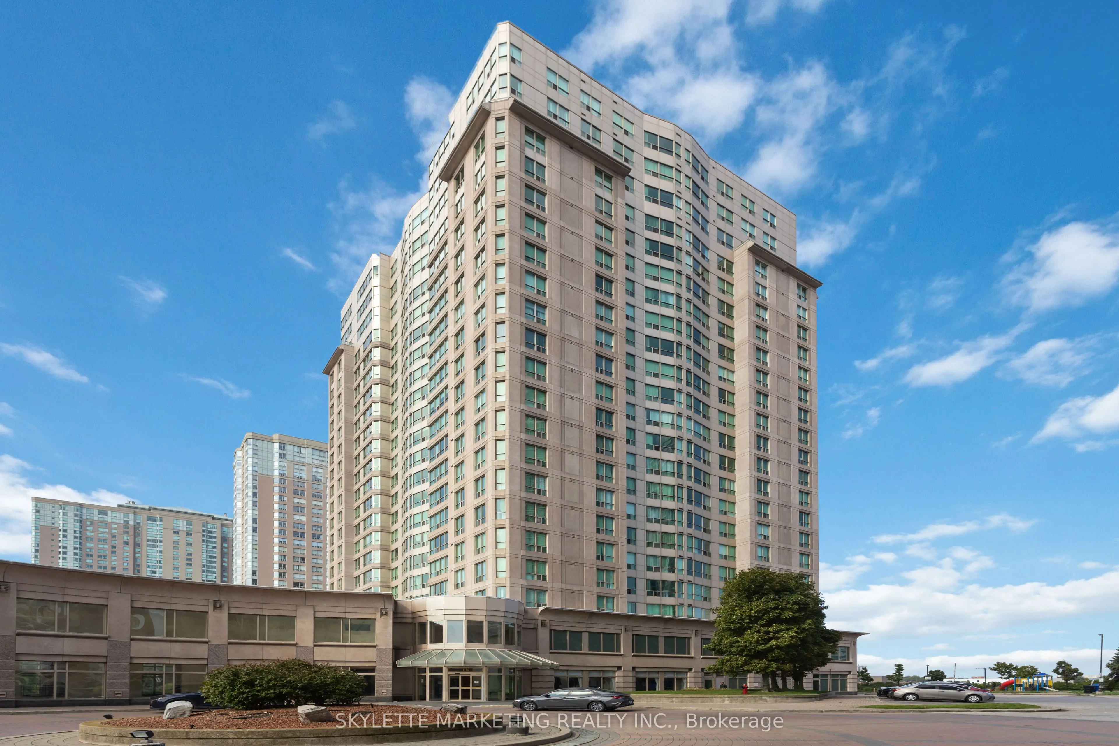 18 Lee Centre Drive, #PH205