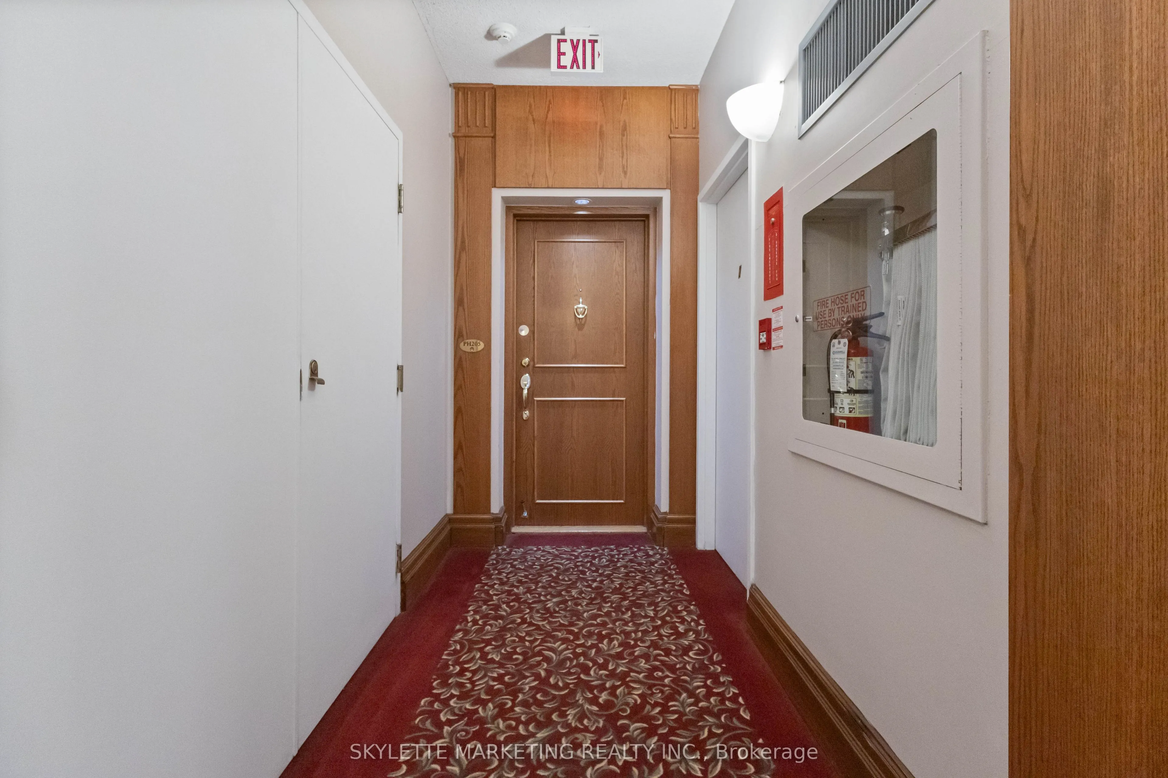 18 Lee Centre Drive, #PH205