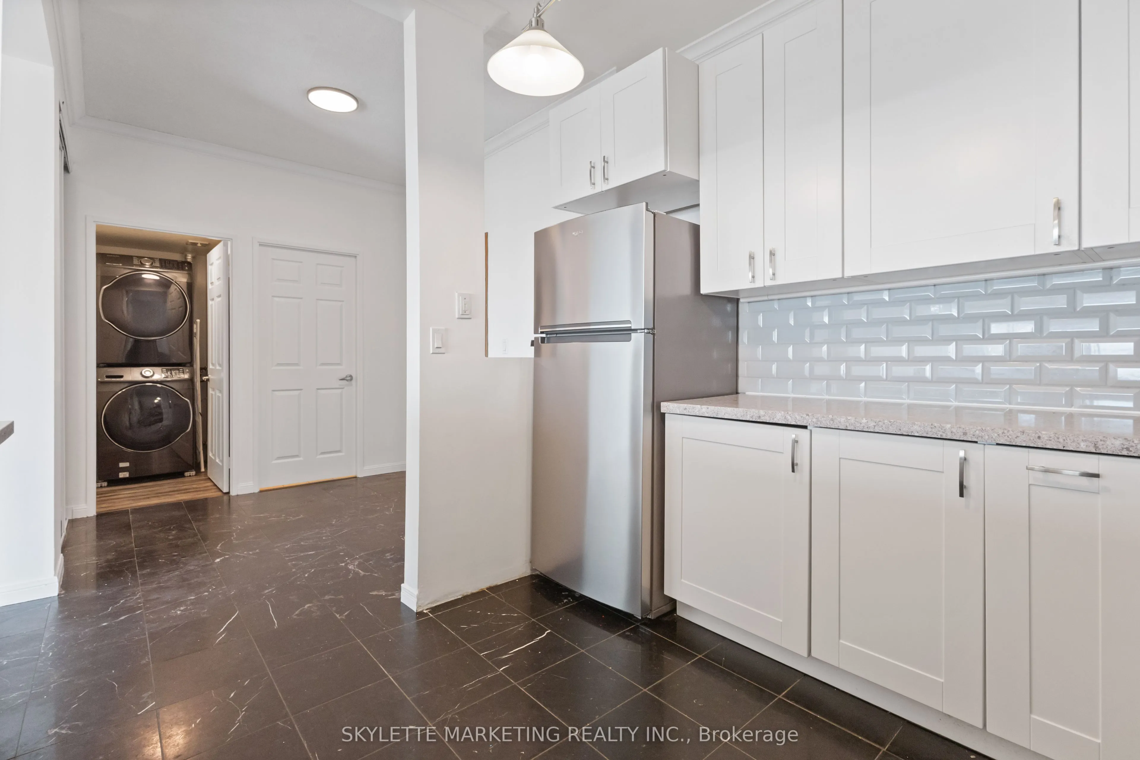 18 Lee Centre Drive, #PH205