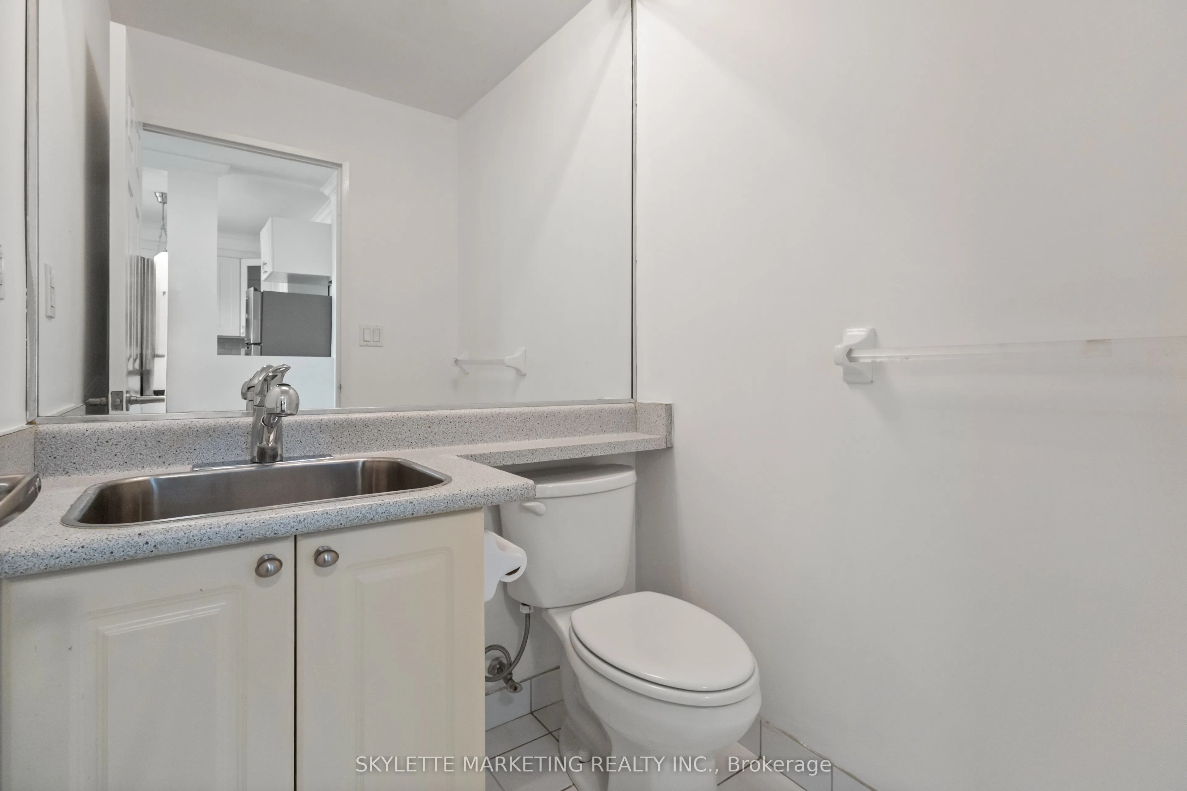 18 Lee Centre Drive, #PH205
