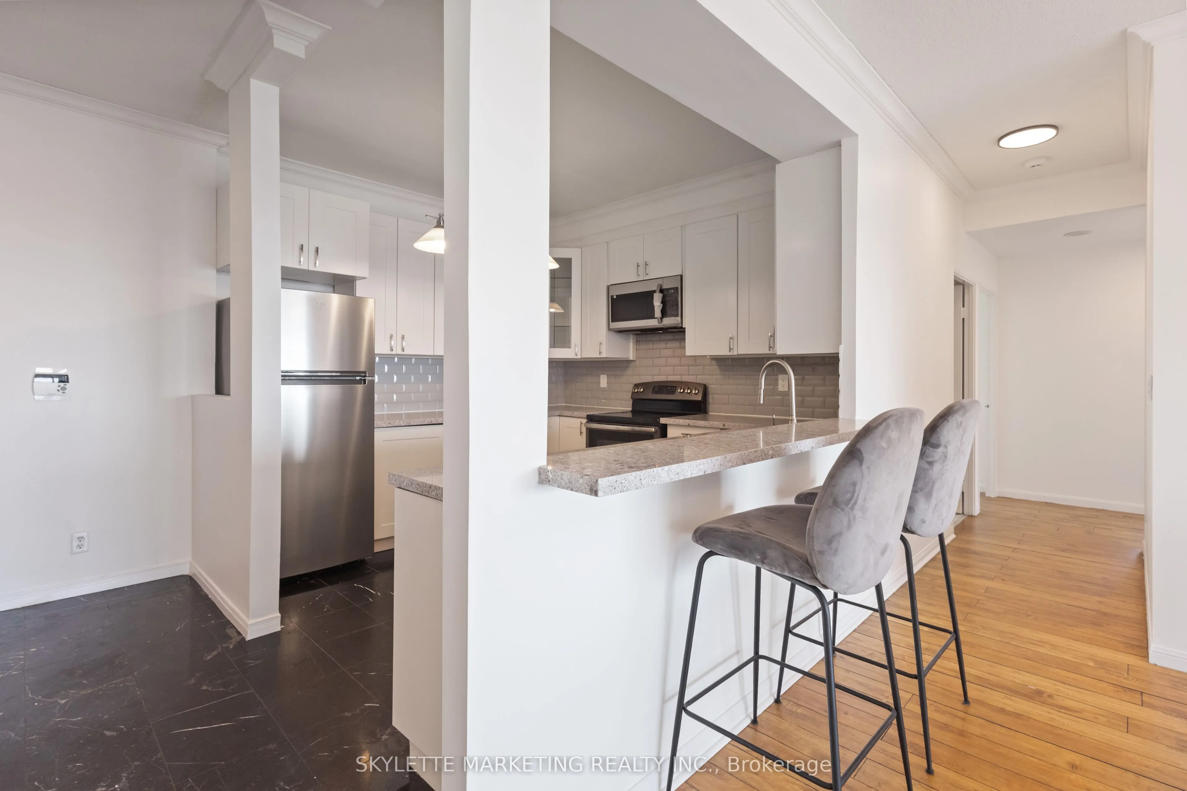 18 Lee Centre Drive, #PH205