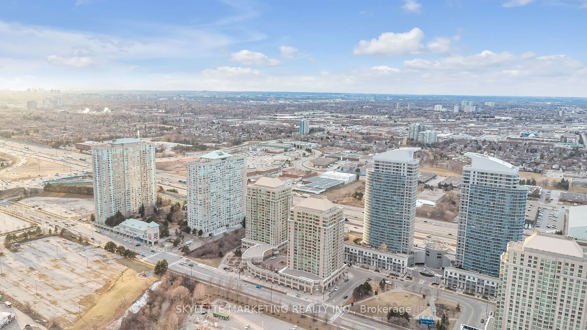18 Lee Centre Drive, #PH205
