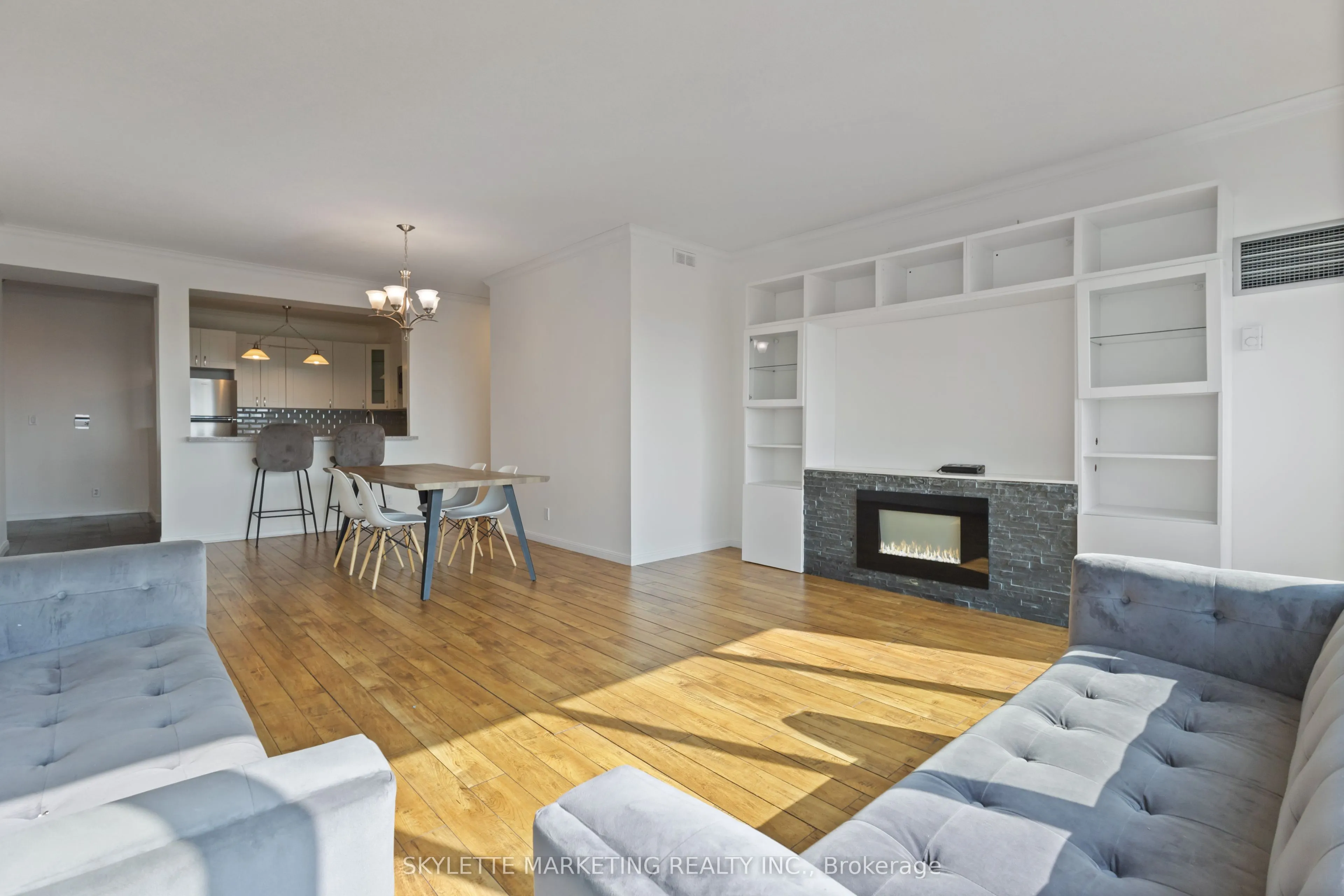 18 Lee Centre Drive, #PH205