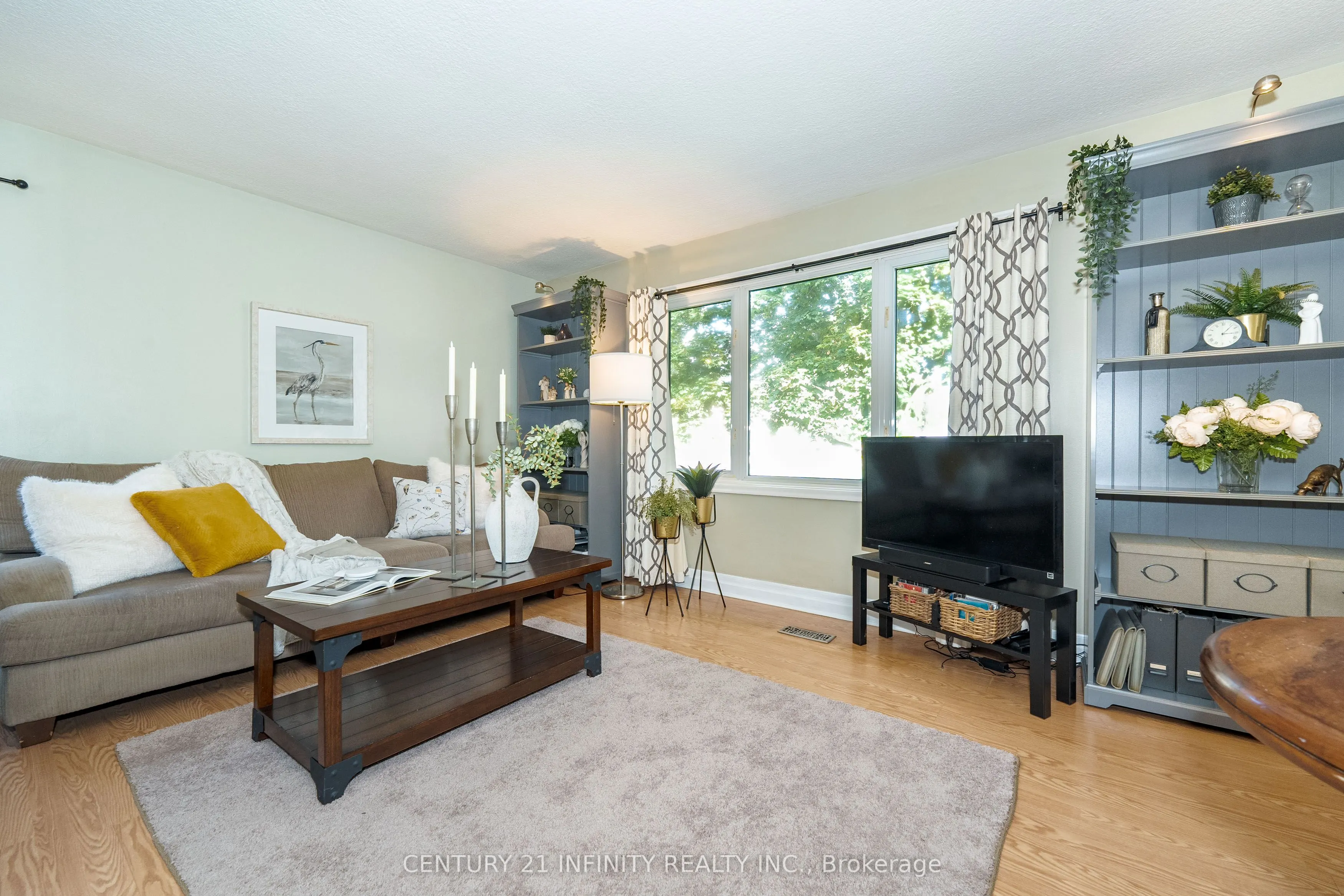 43 Colonial Avenue