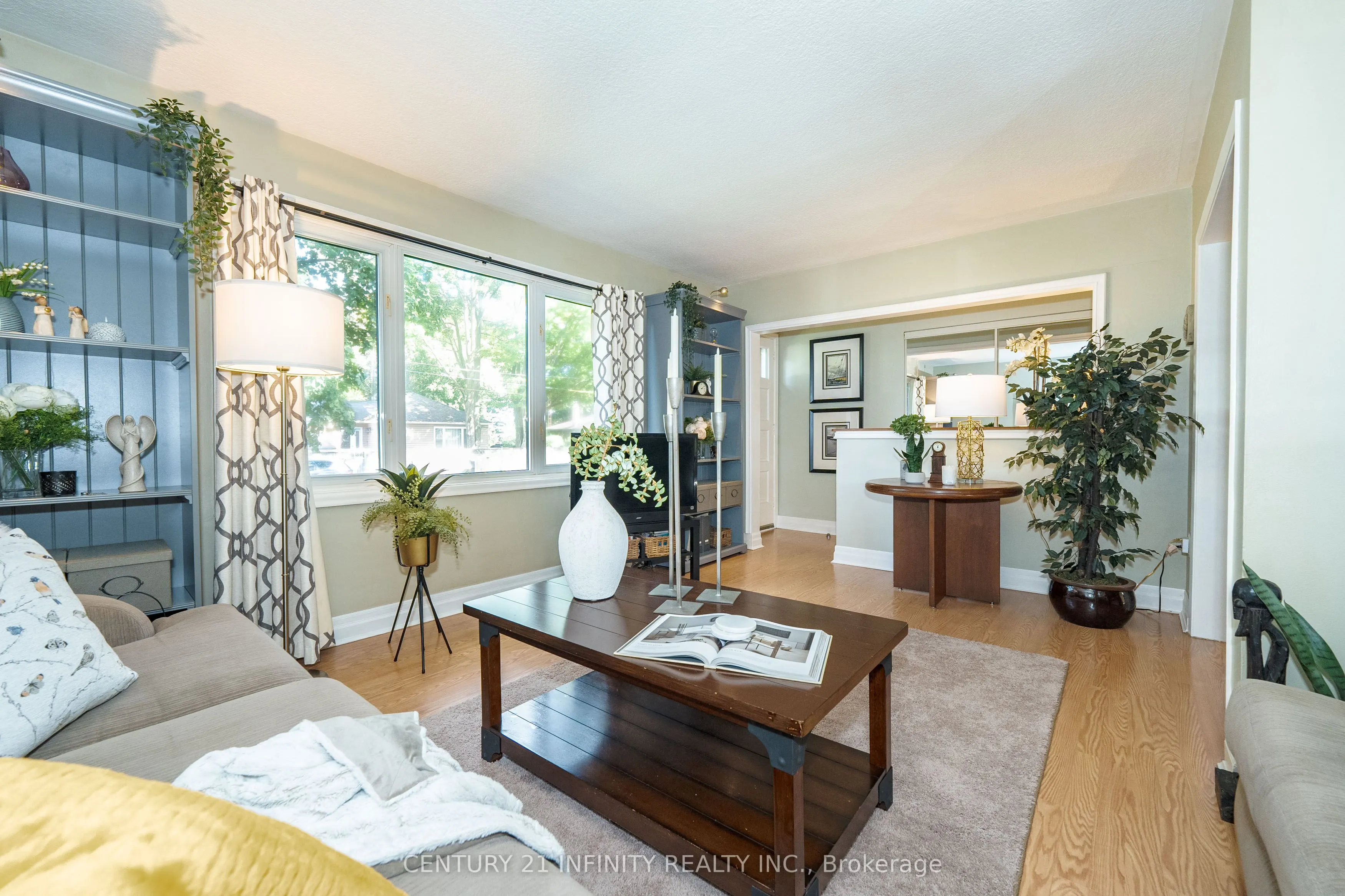 43 Colonial Avenue