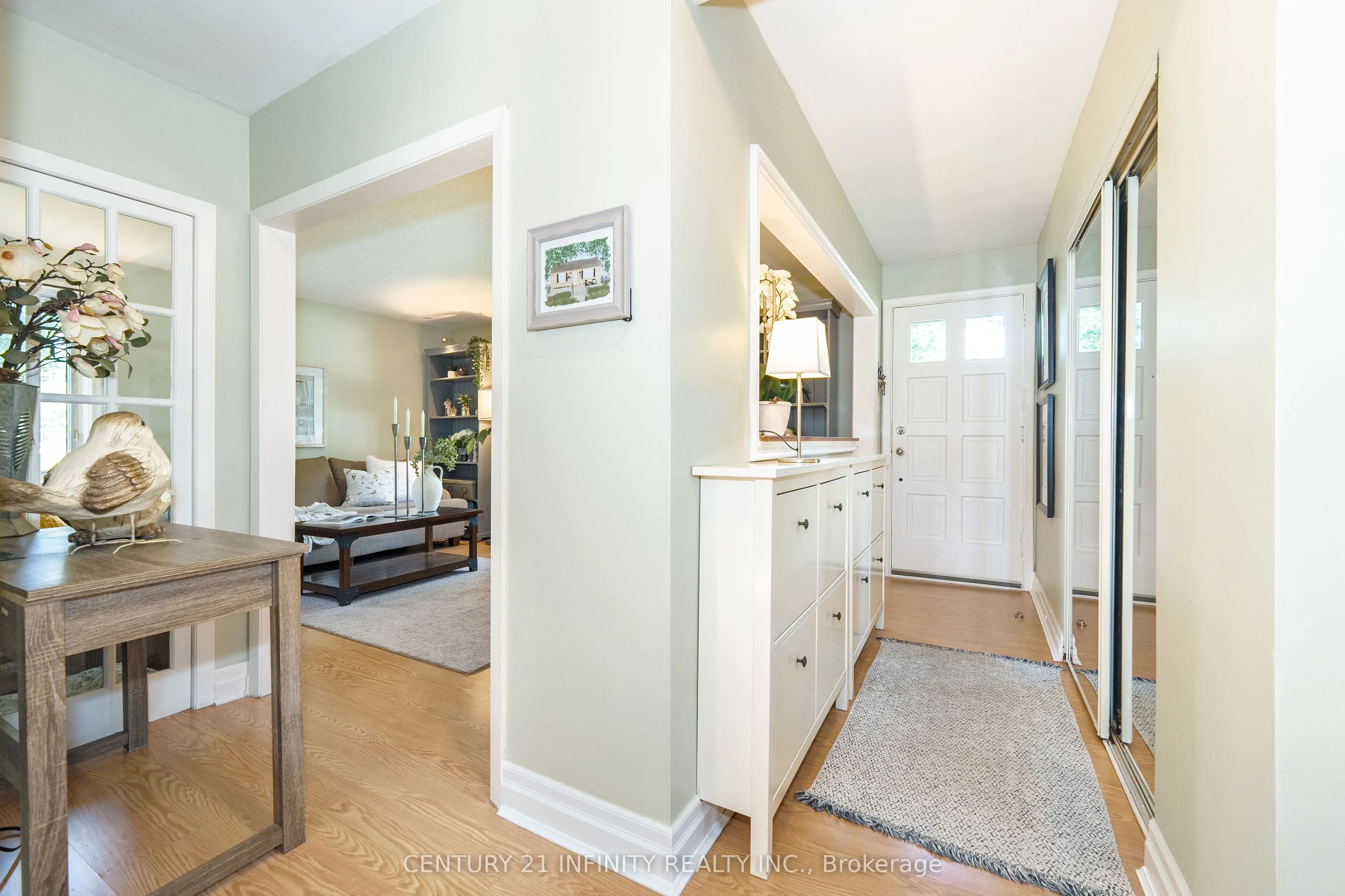 43 Colonial Avenue