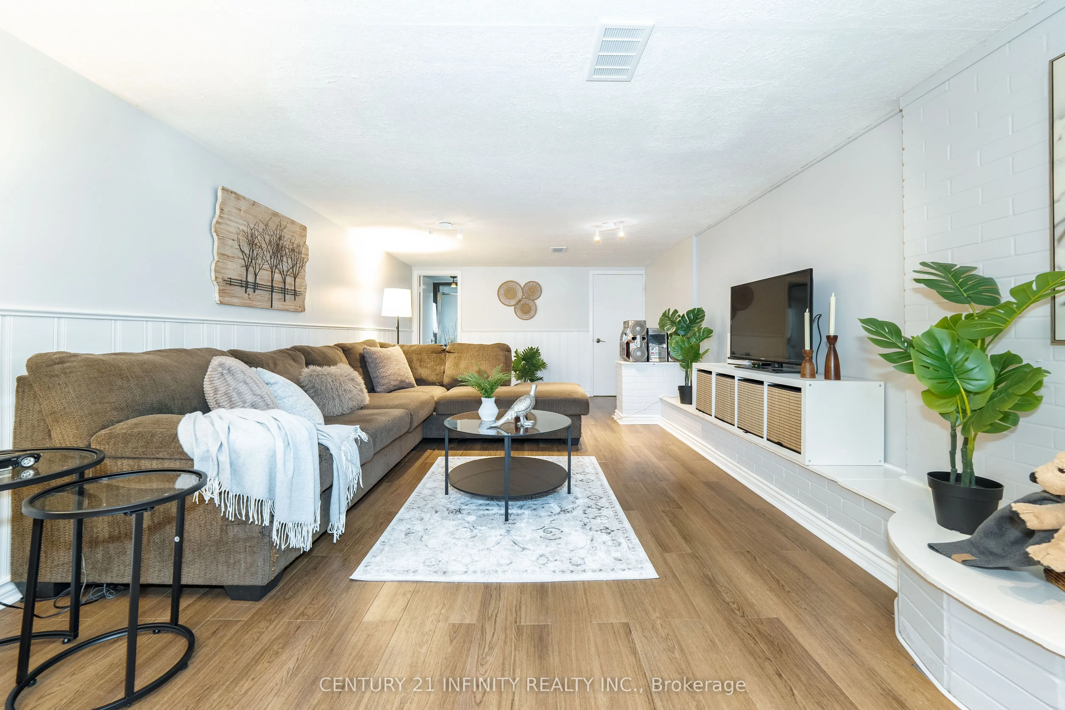 43 Colonial Avenue
