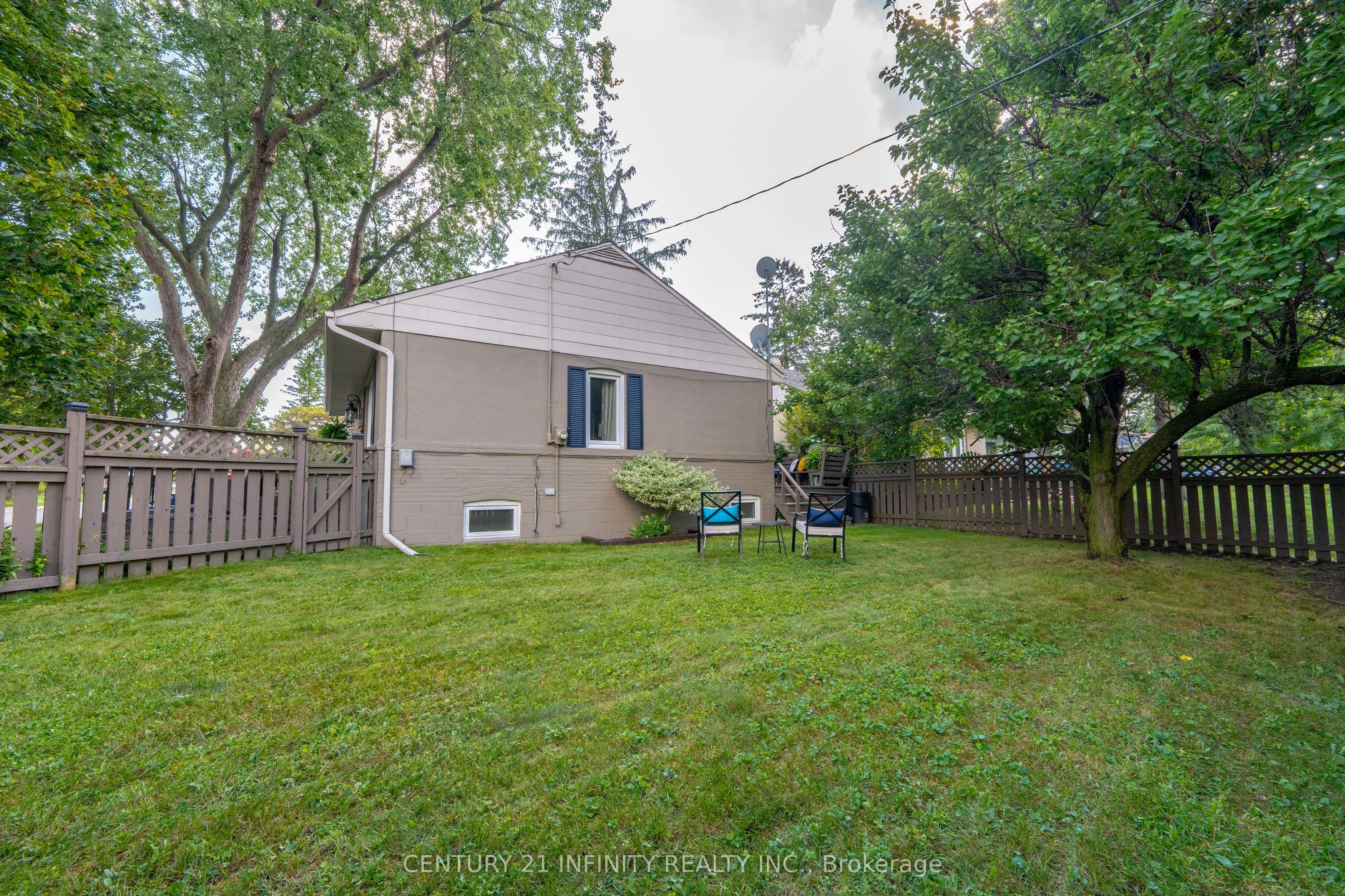 43 Colonial Avenue