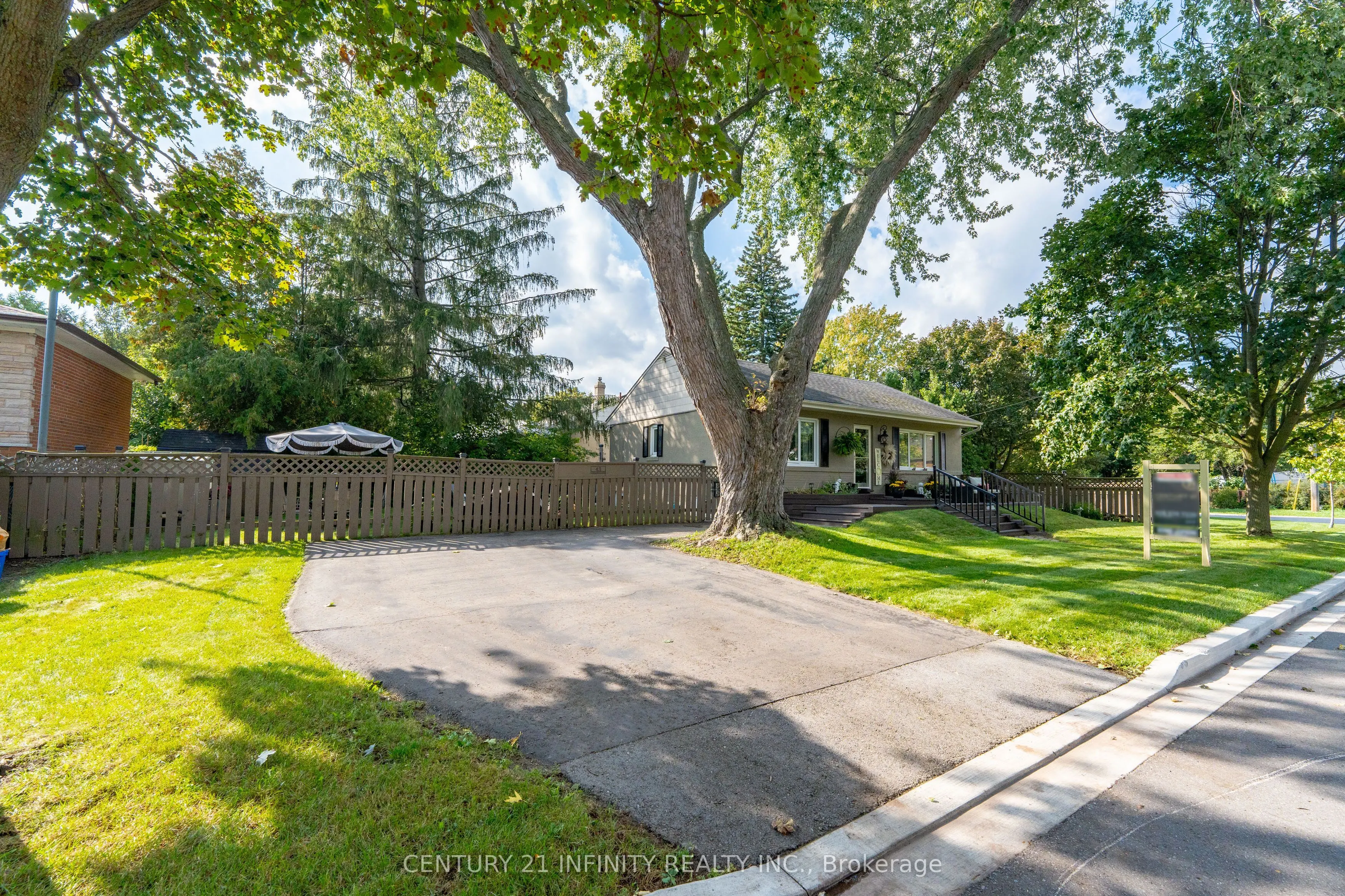 43 Colonial Avenue