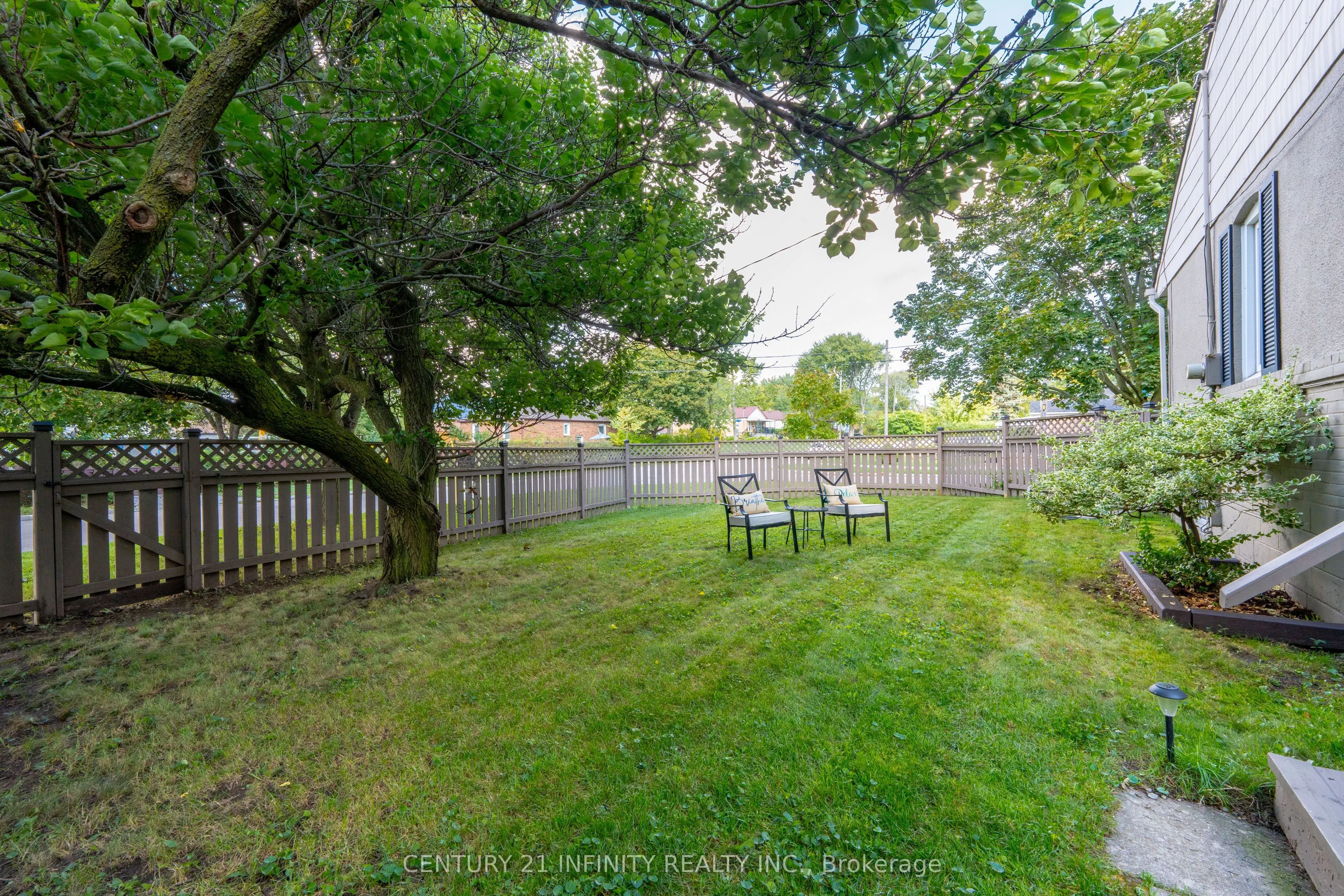 43 Colonial Avenue
