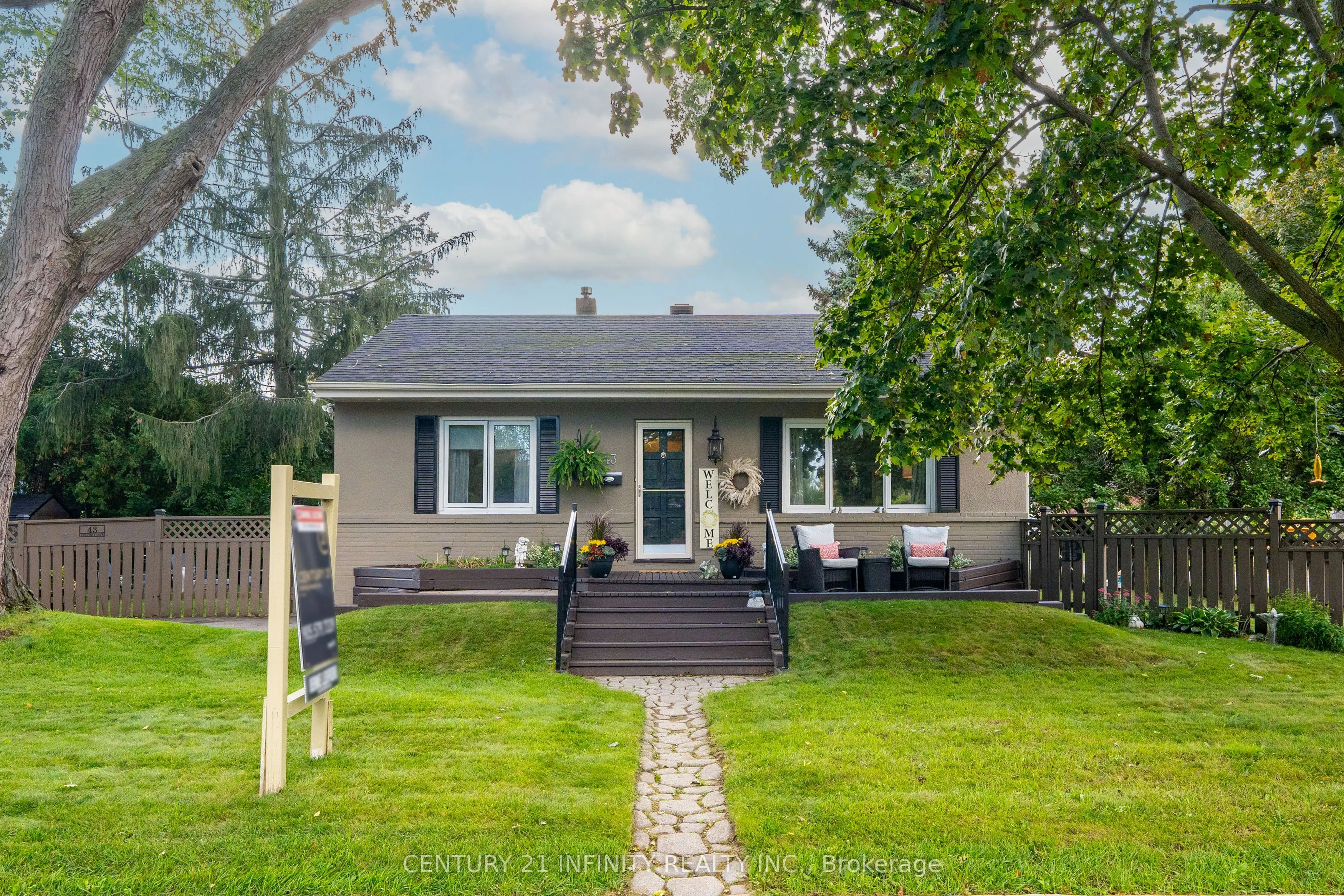 43 Colonial Avenue