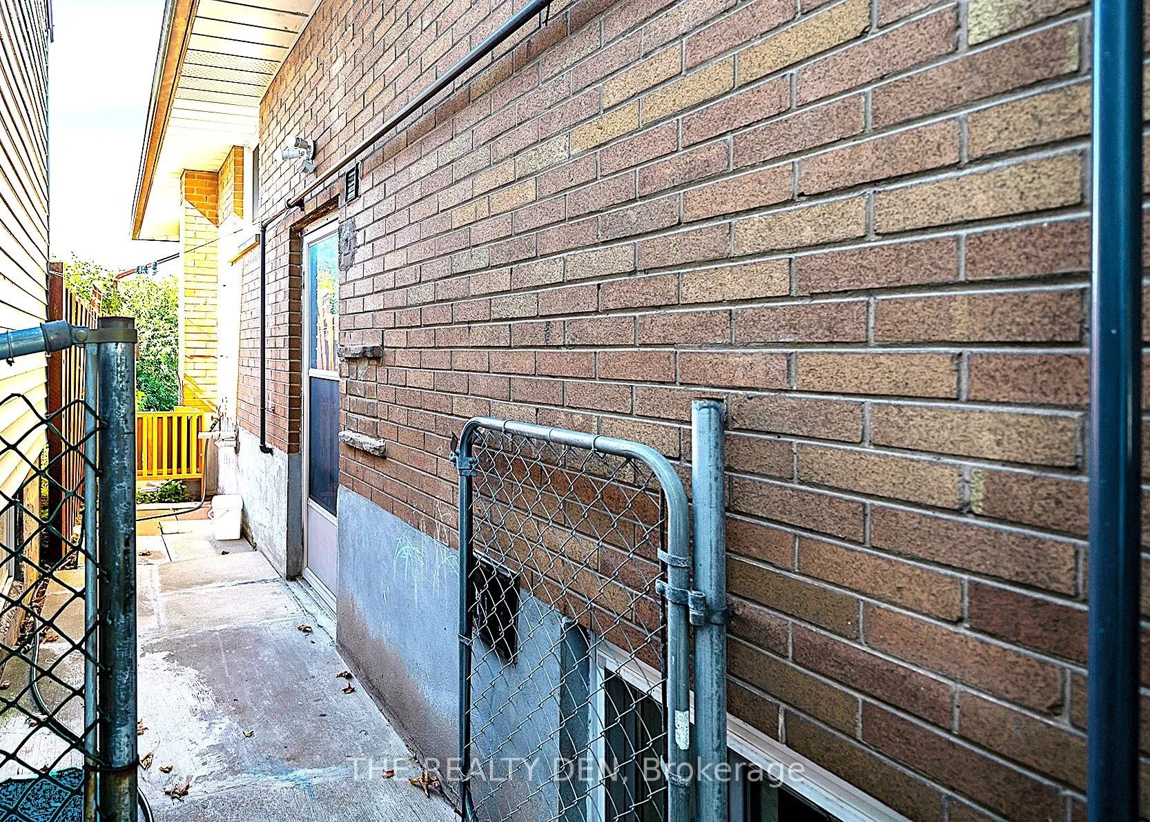 532 Montrave Avenue