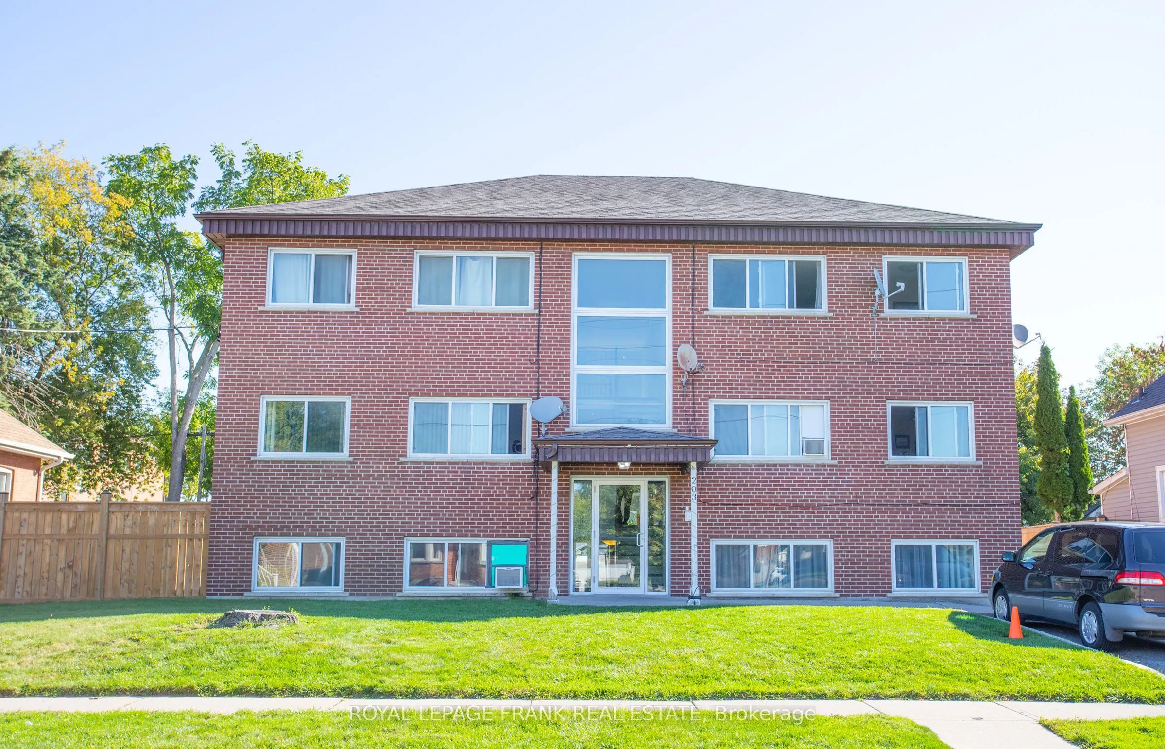 203 Oshawa Boulevard S
