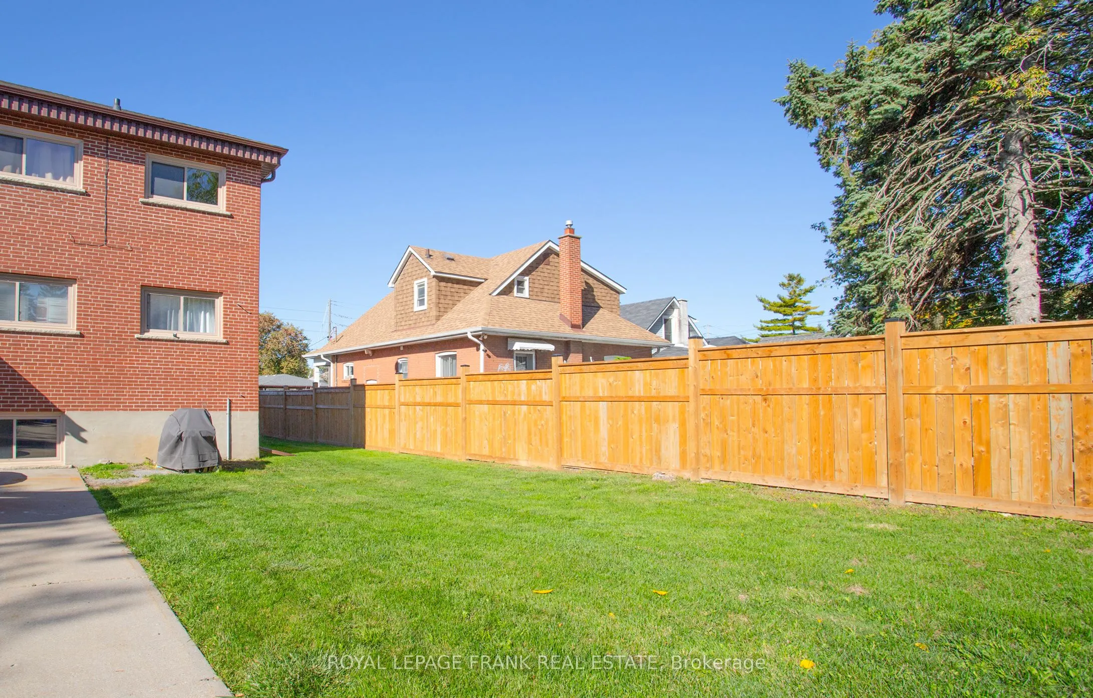 203 Oshawa Boulevard S