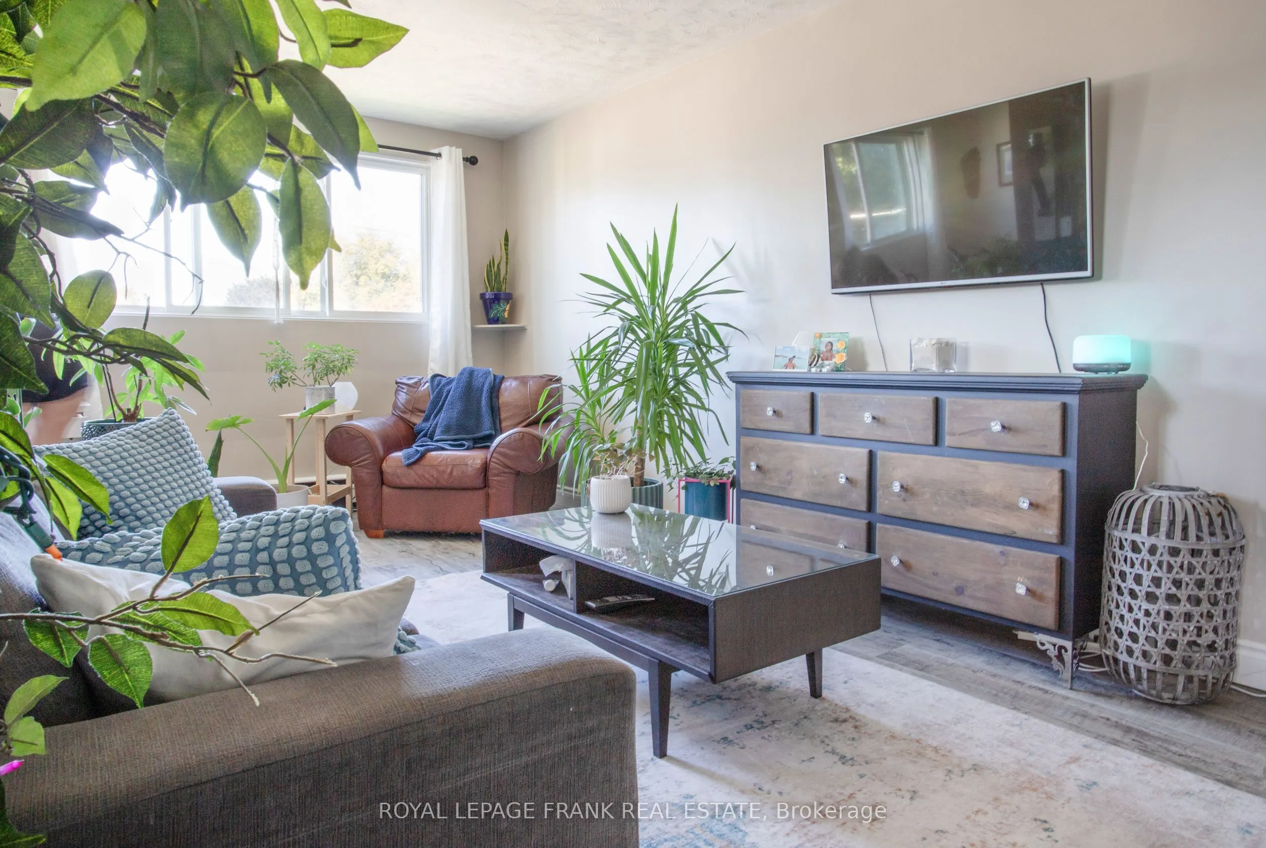 203 Oshawa Boulevard S