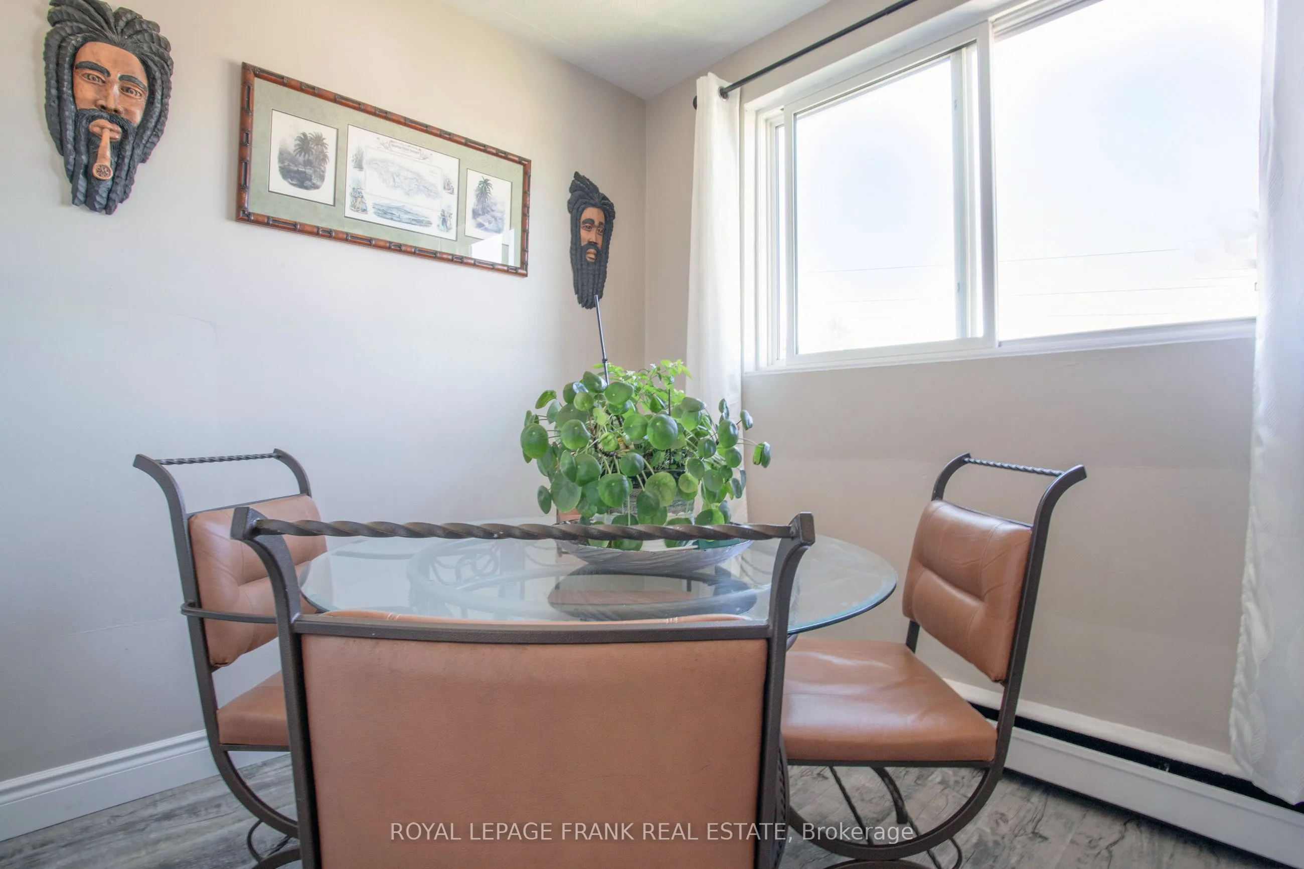 203 Oshawa Boulevard S