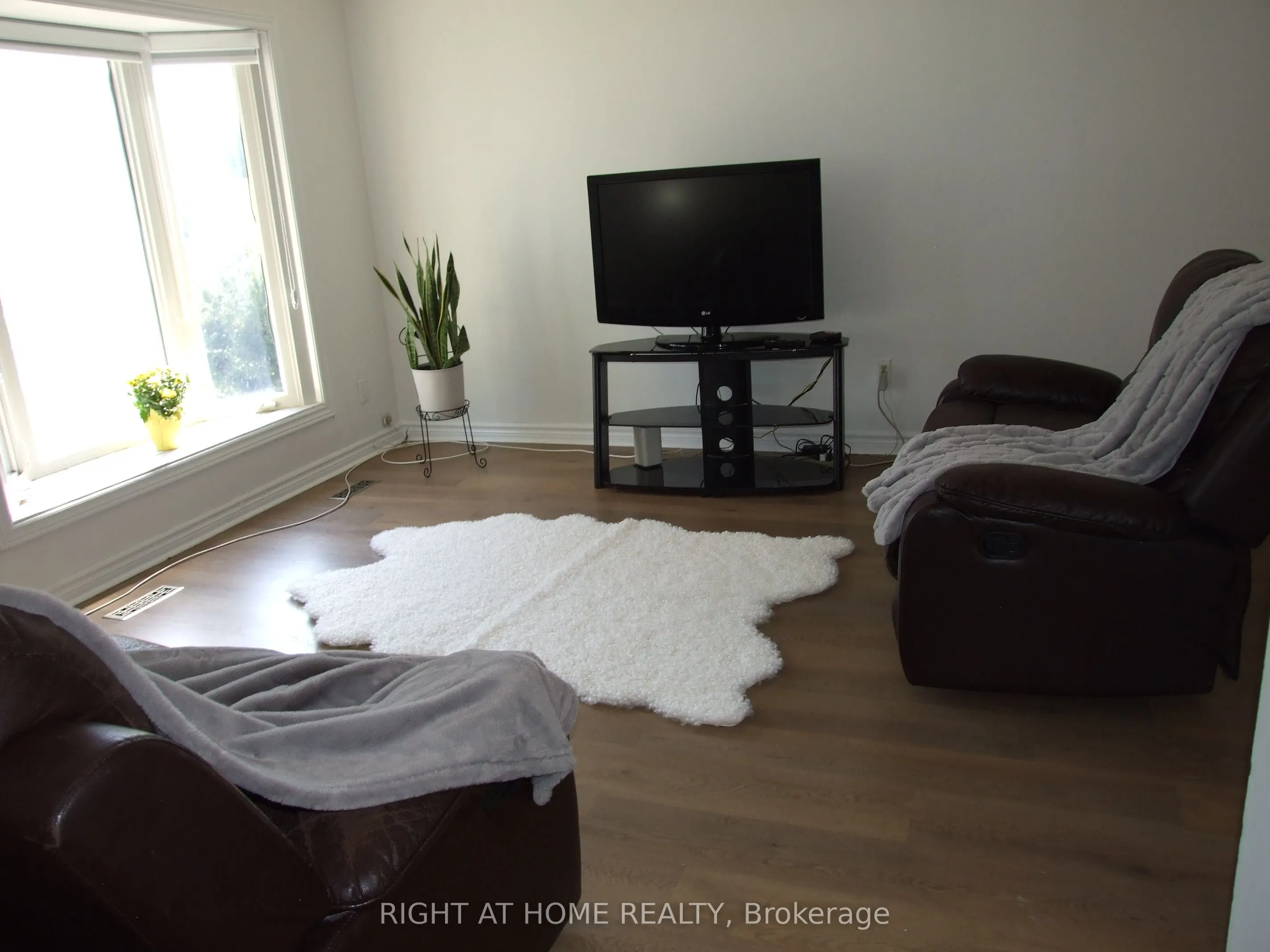 53 Renfield Crescent
