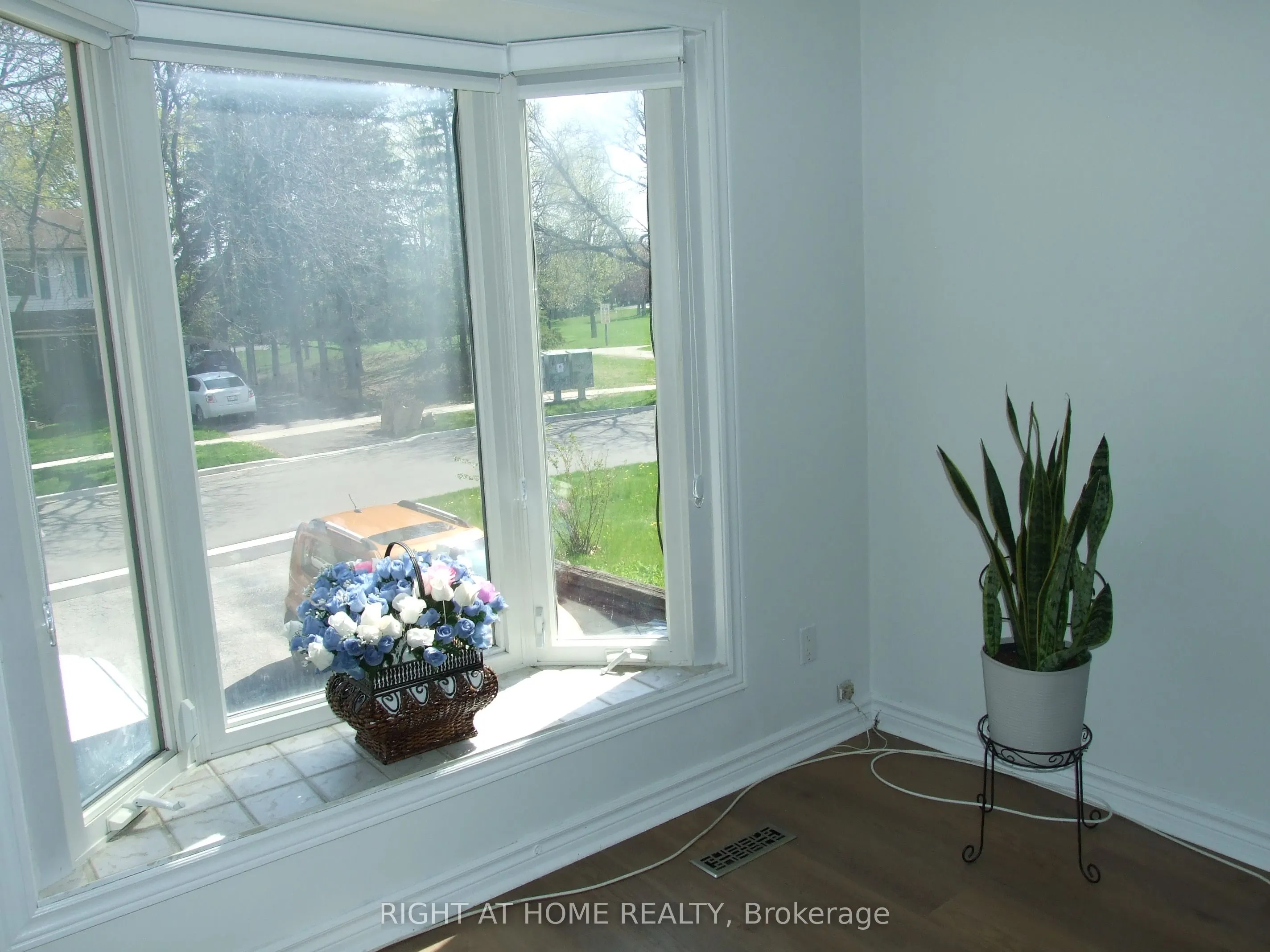 53 Renfield Crescent