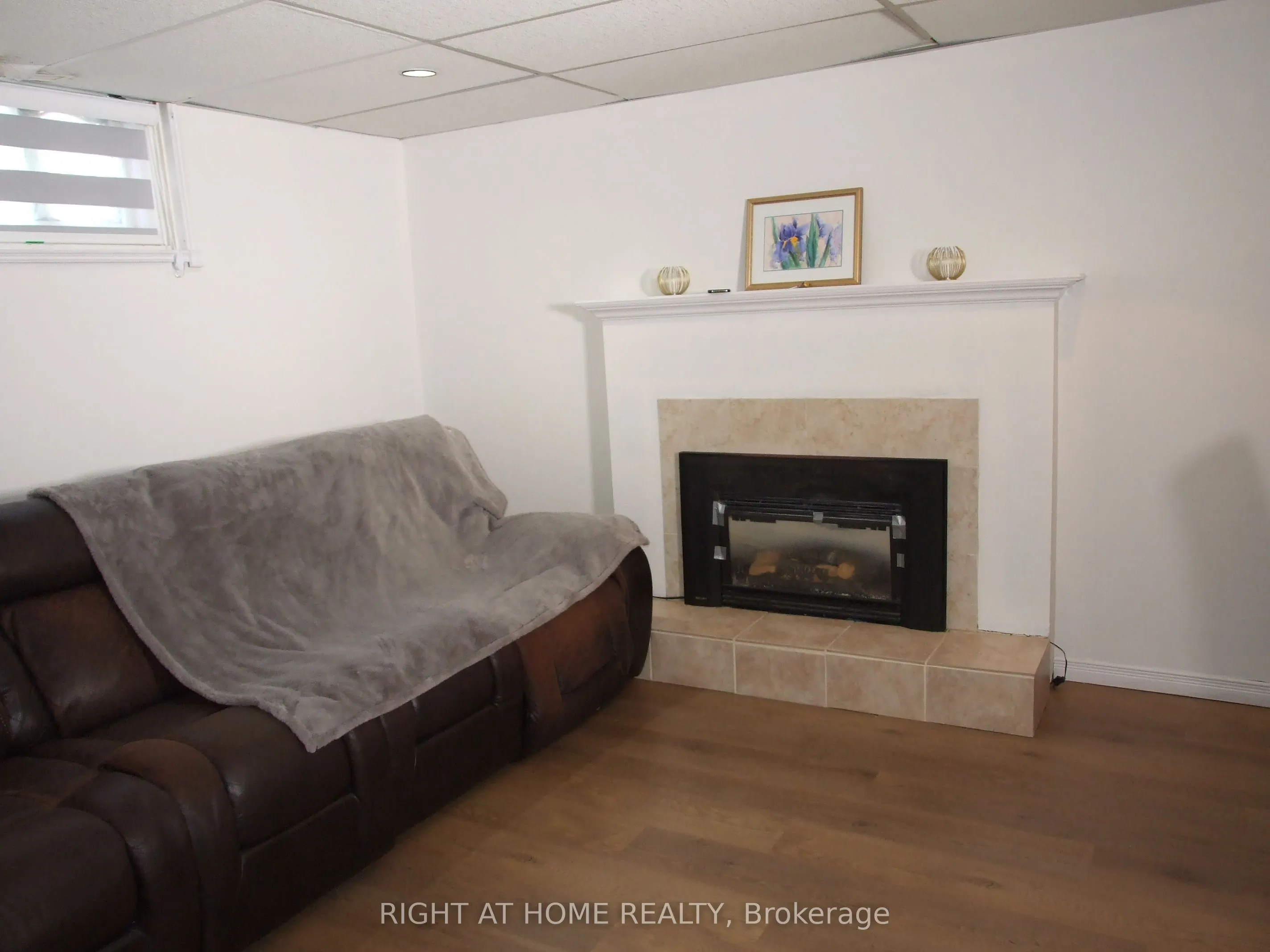 53 Renfield Crescent