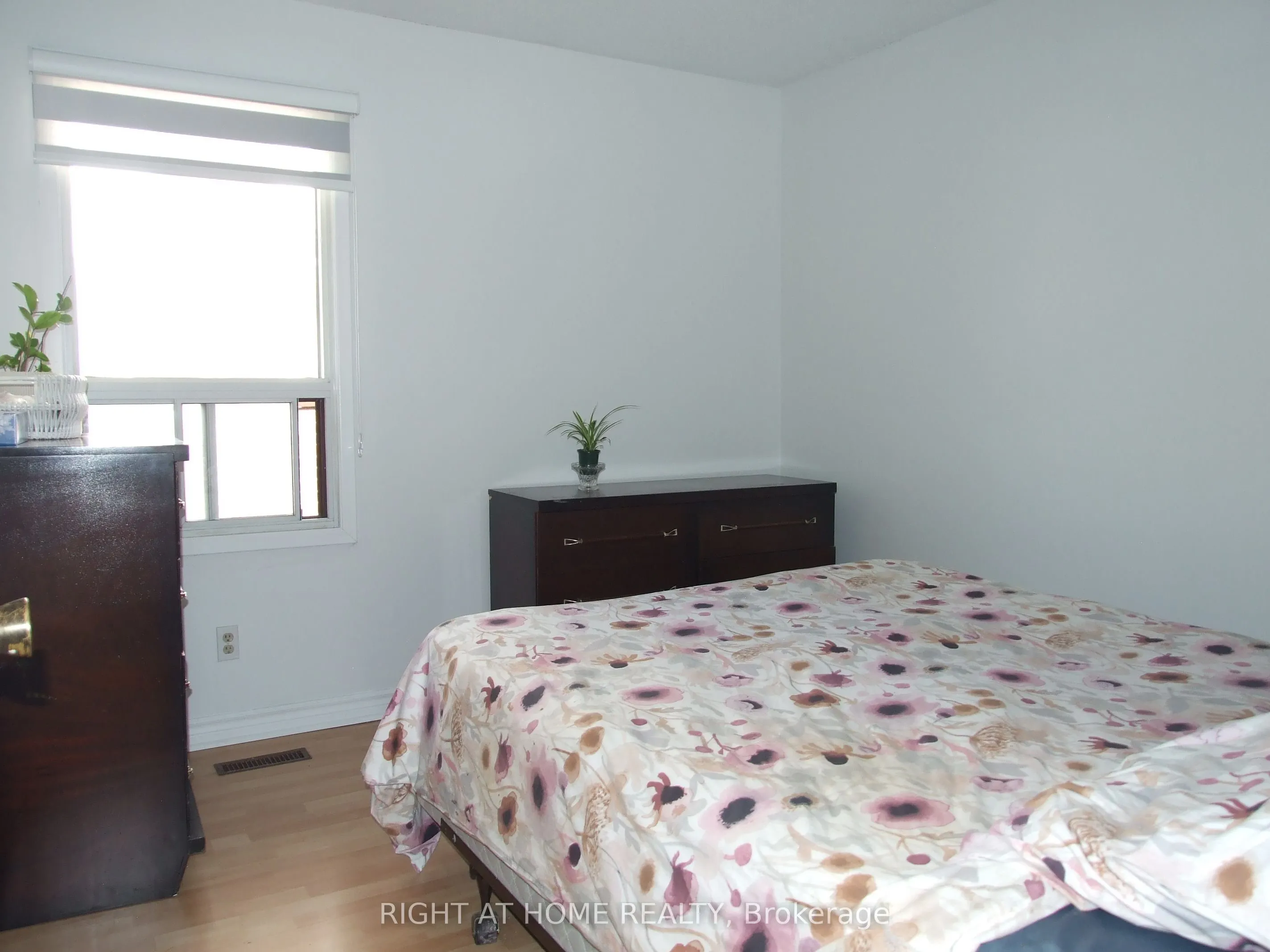 53 Renfield Crescent