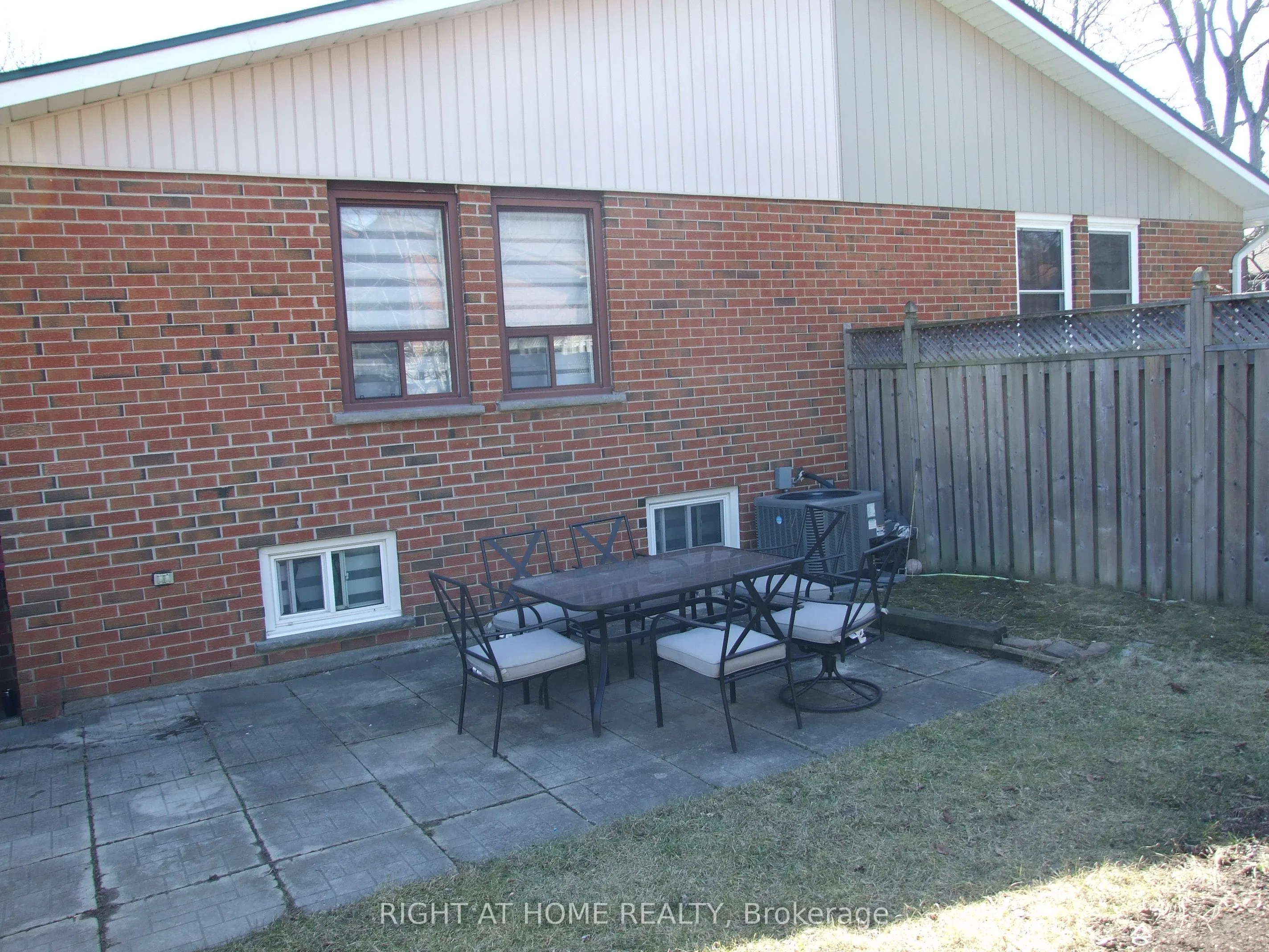 53 Renfield Crescent