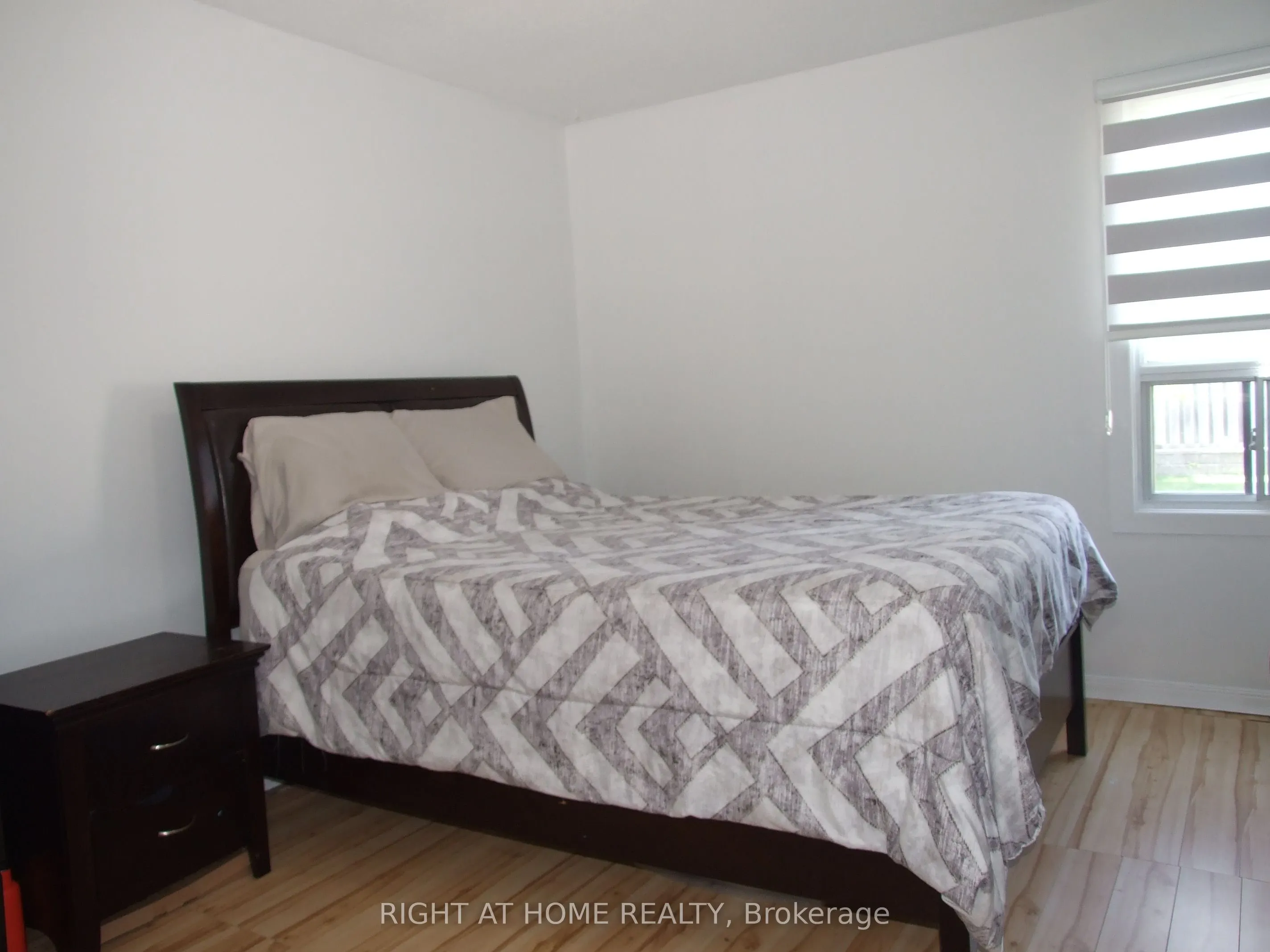 53 Renfield Crescent